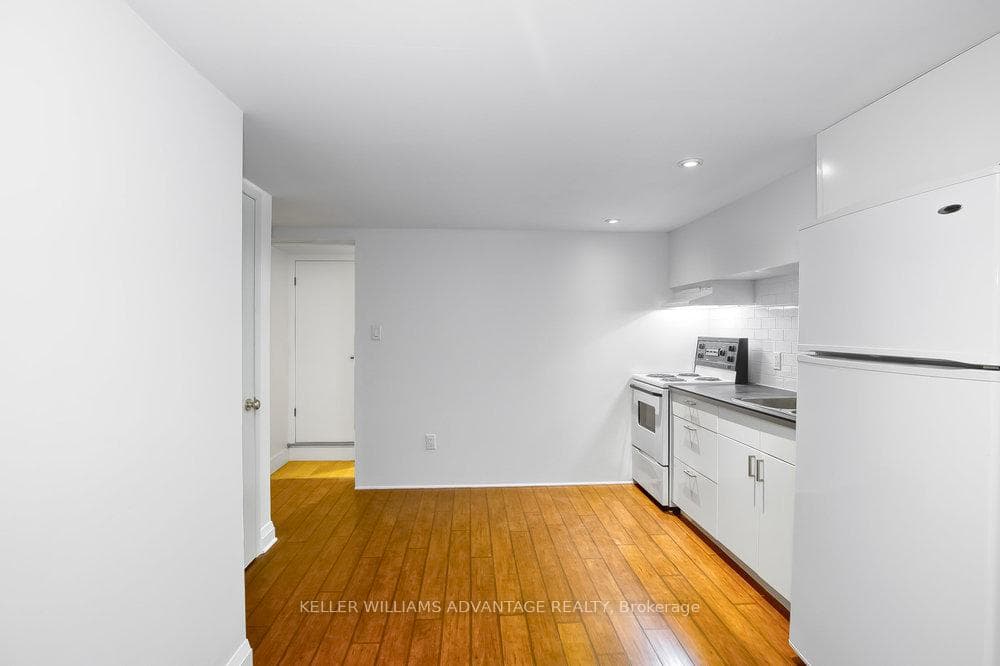 325 Perth Avenue Unit Lower photo 13