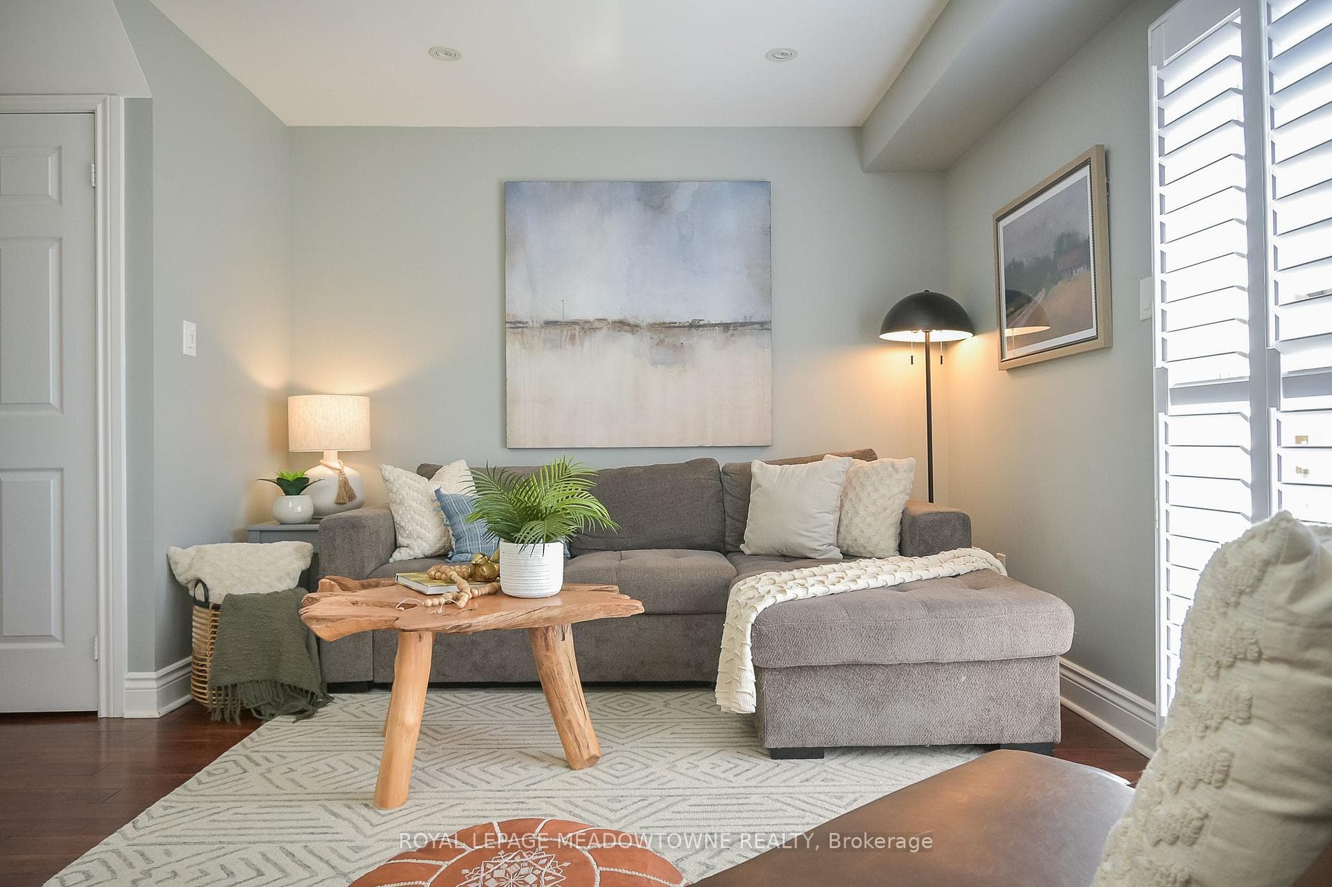 51 Mowat Crescent photo 13