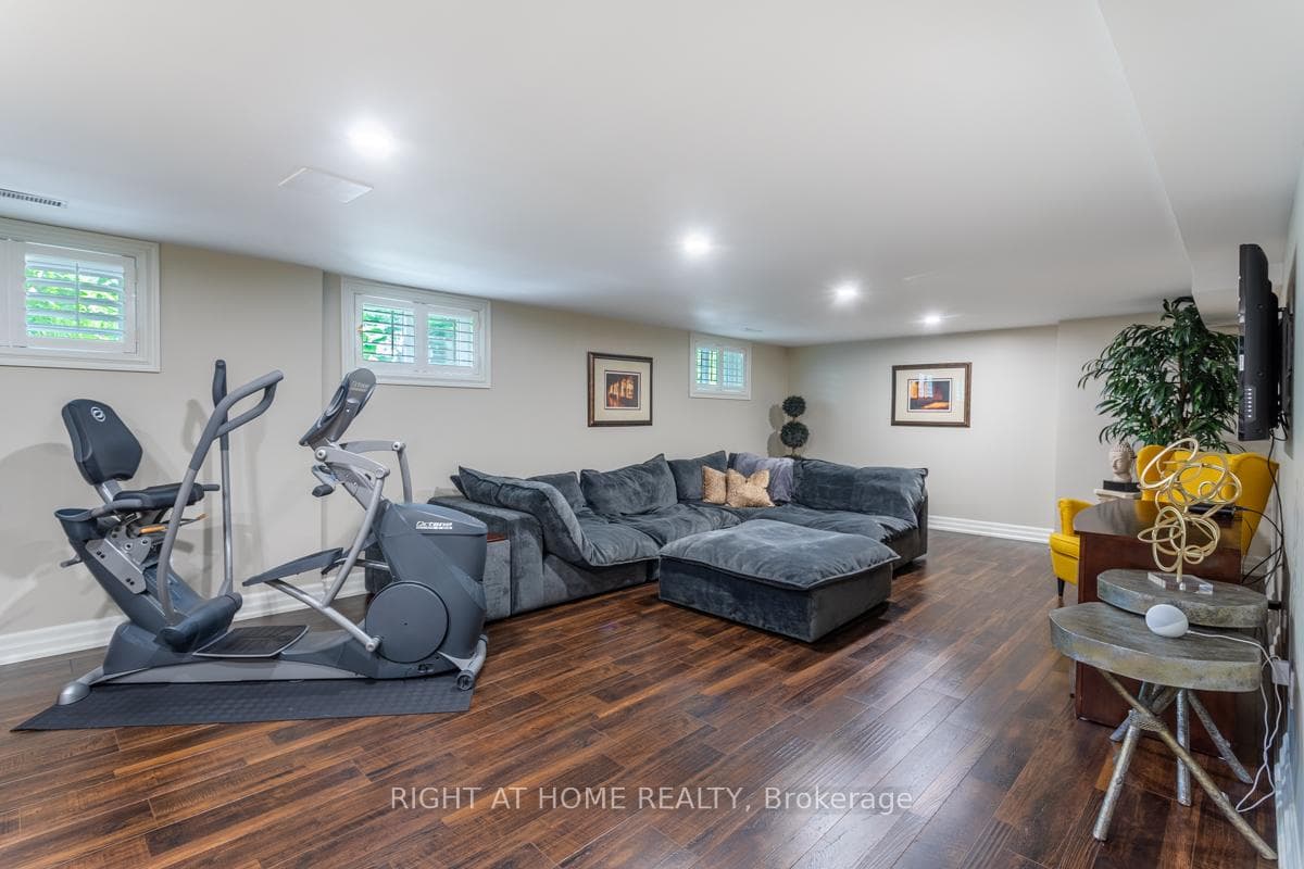 574 Oneida Drive photo 22