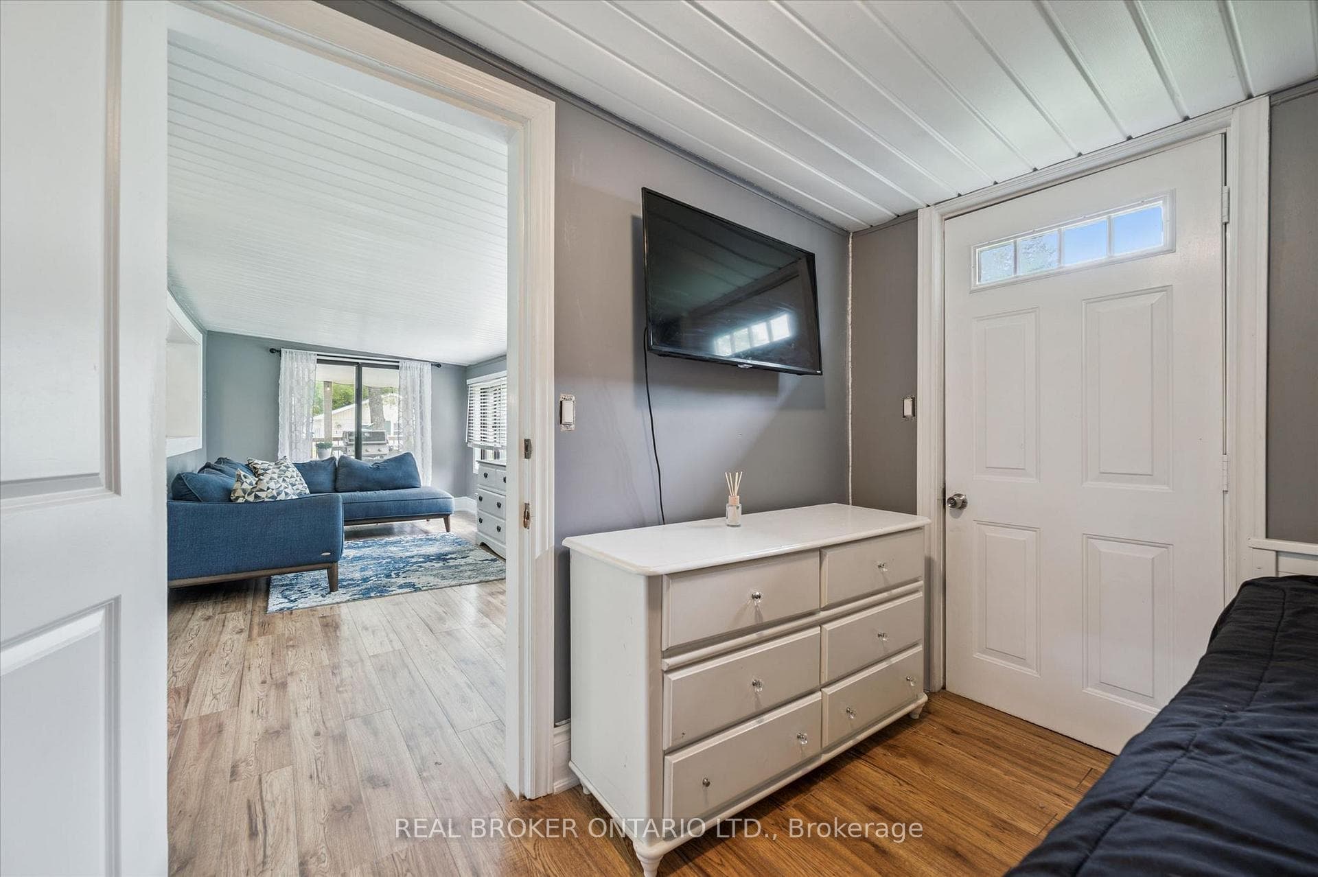165 Cedar Crescent photo 13