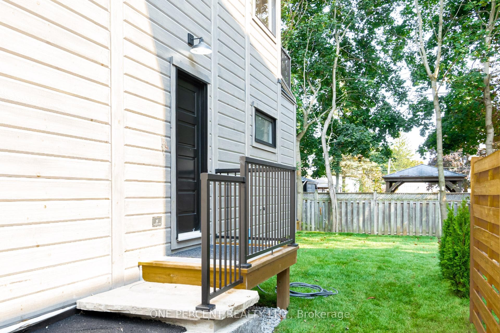57 Rosehill Drive photo 2