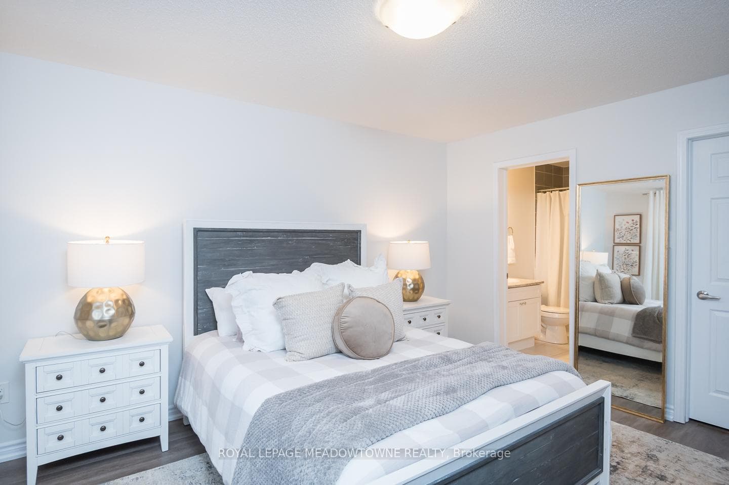 1667 Clitherow Street photo 23