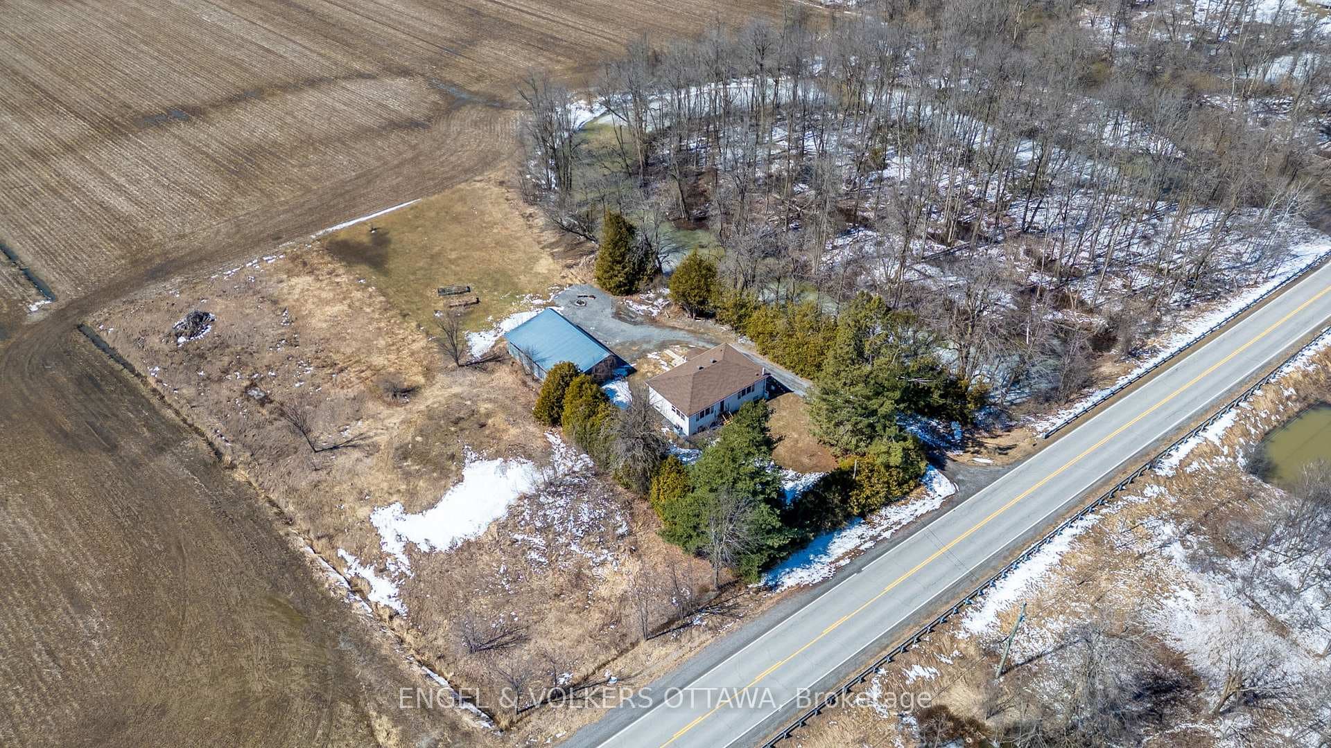 2040 York's Corners Road photo 39