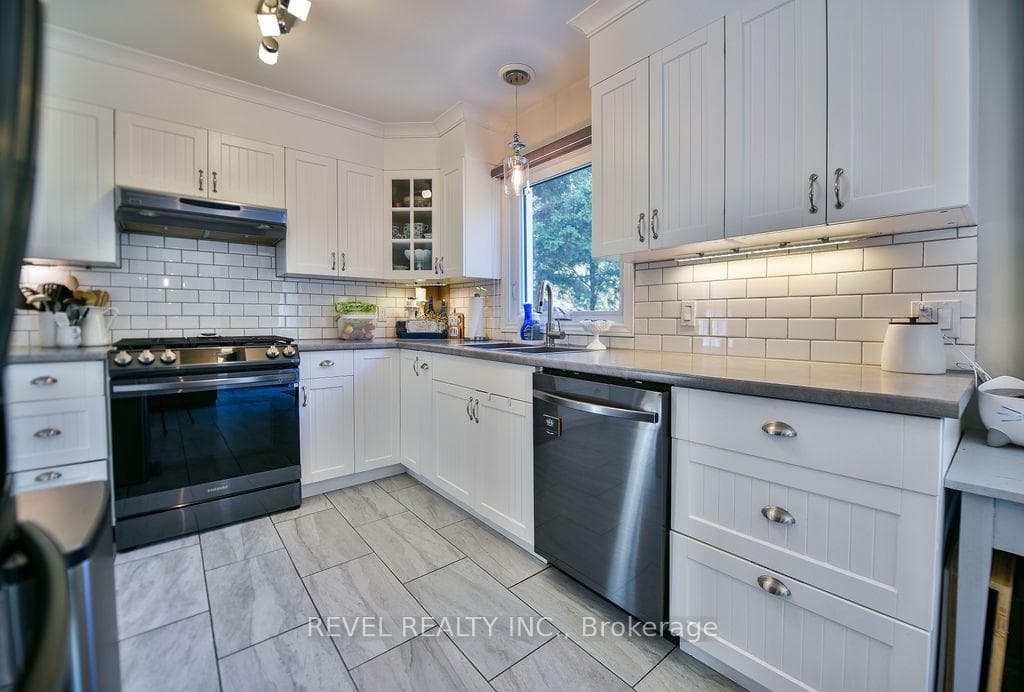 256 Bonaventure Drive photo 16