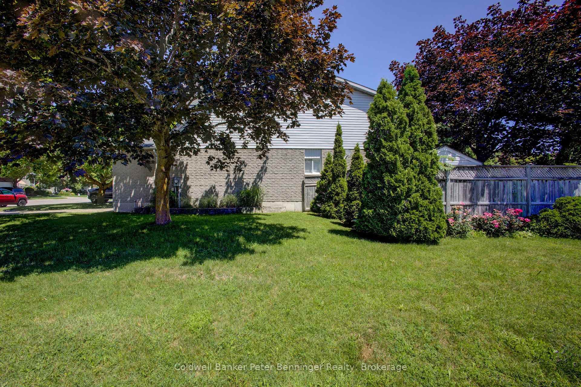 737 Mackendrick Drive photo 34