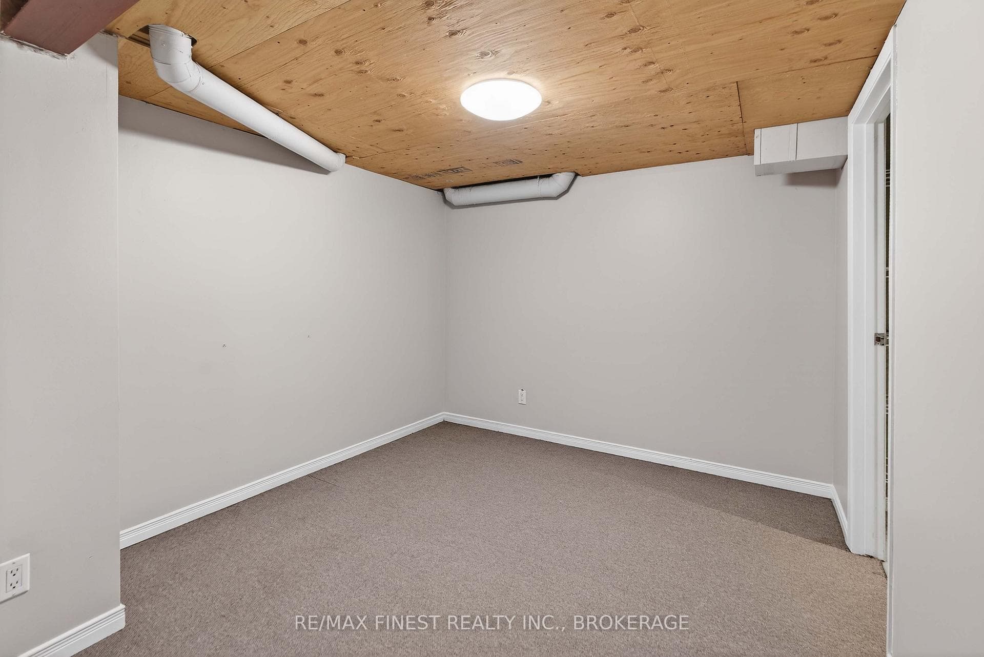 34 LORADEAN Crescent photo 32
