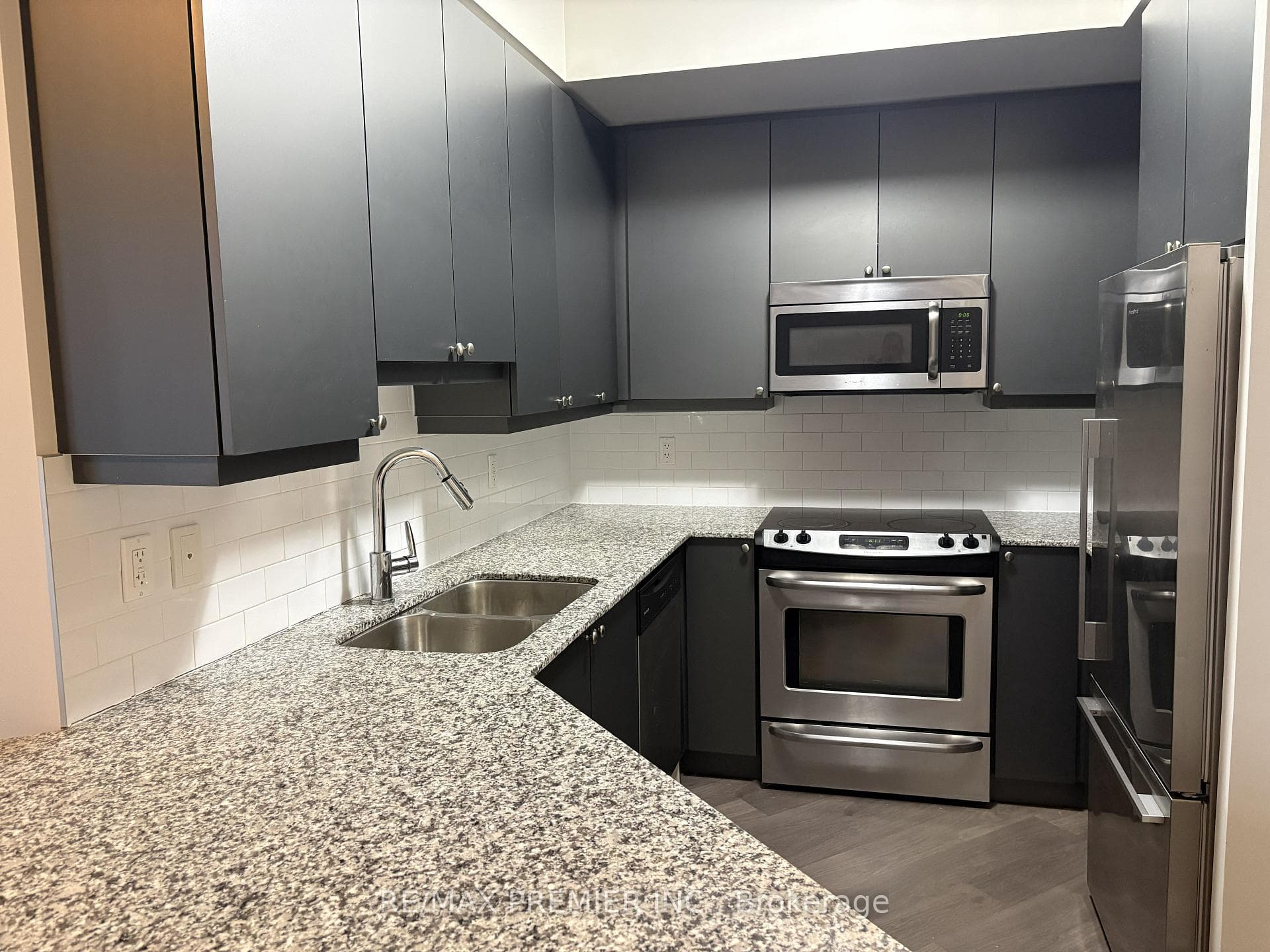 25 Fontenay Court Unit 512 photo 4