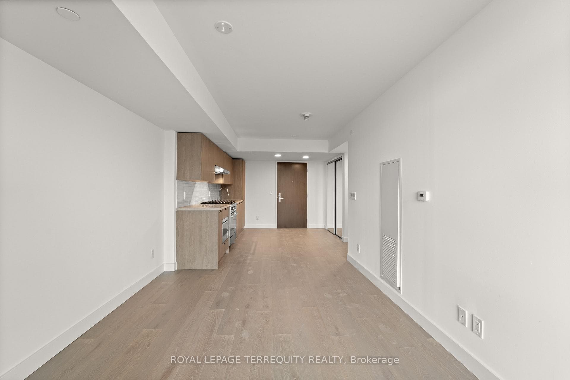 160 Kingsway Crescent Unit 213 photo 8