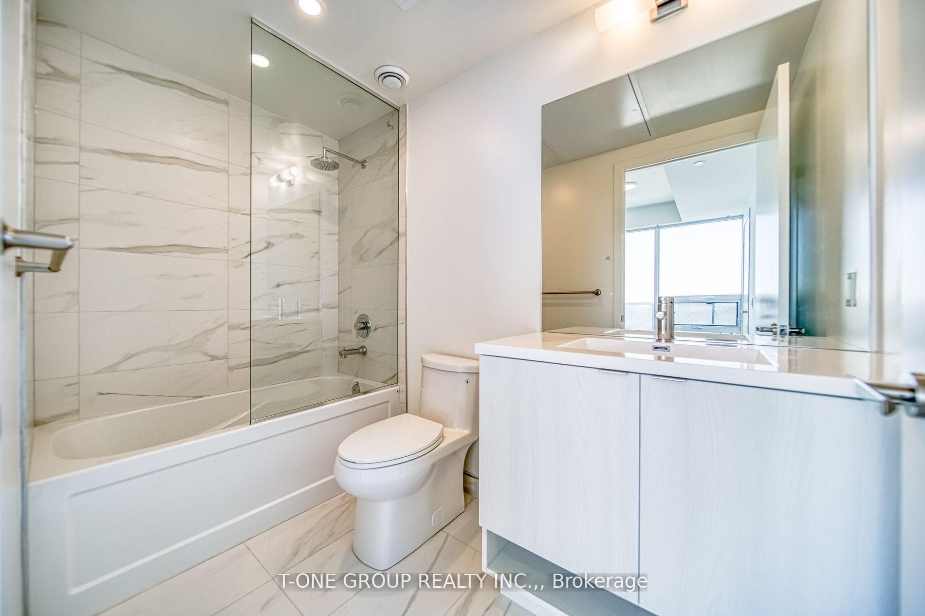 138 Downes Street Unit 6807 photo 11