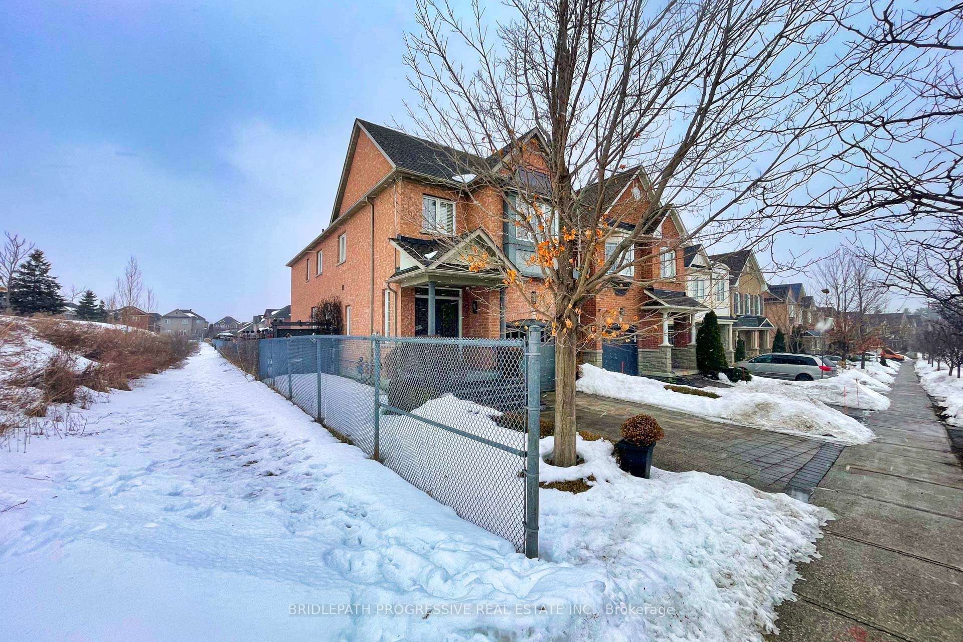 64 Sir Sanford Fleming Way photo 3