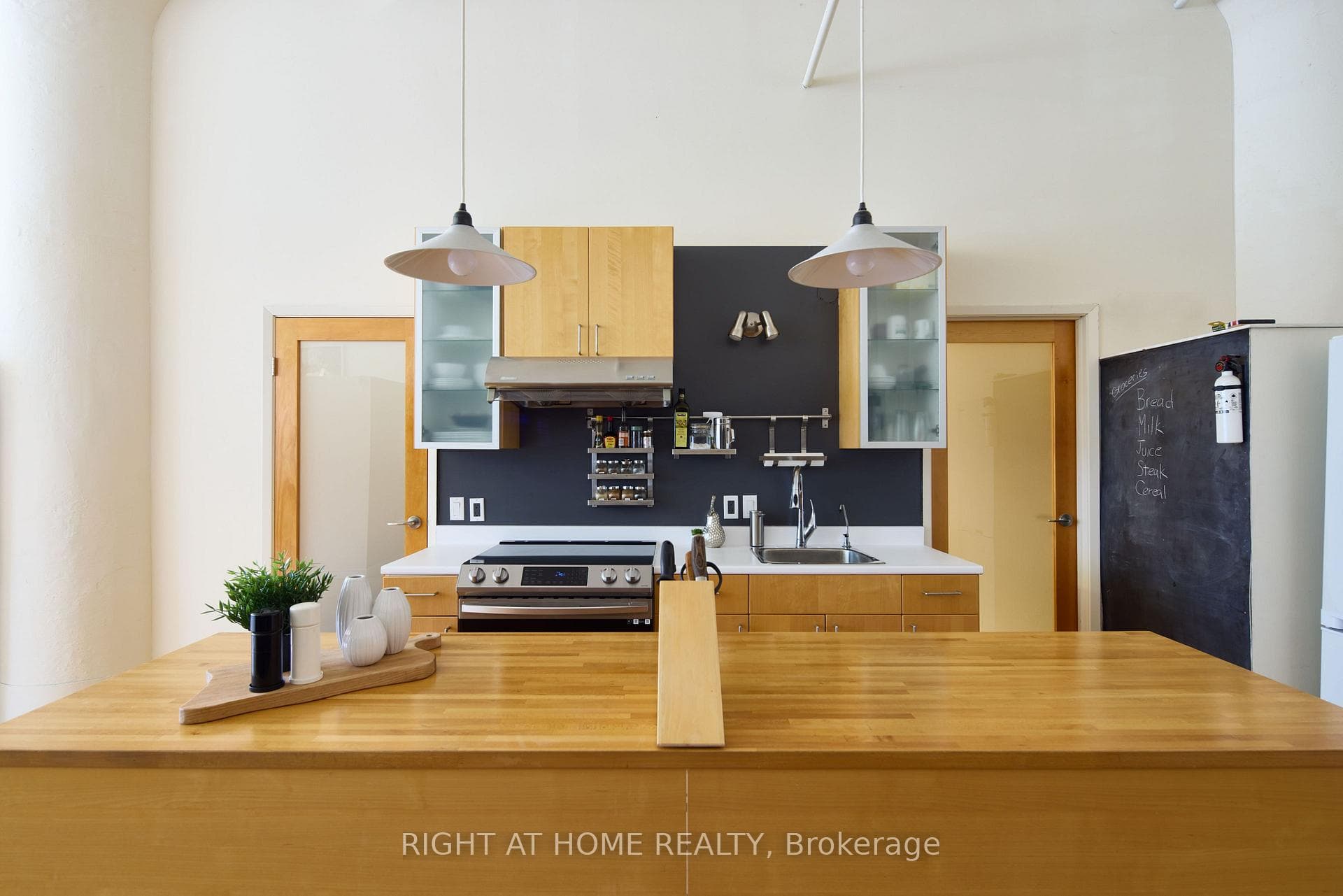 245 Carlaw Avenue Unit 206 photo 5