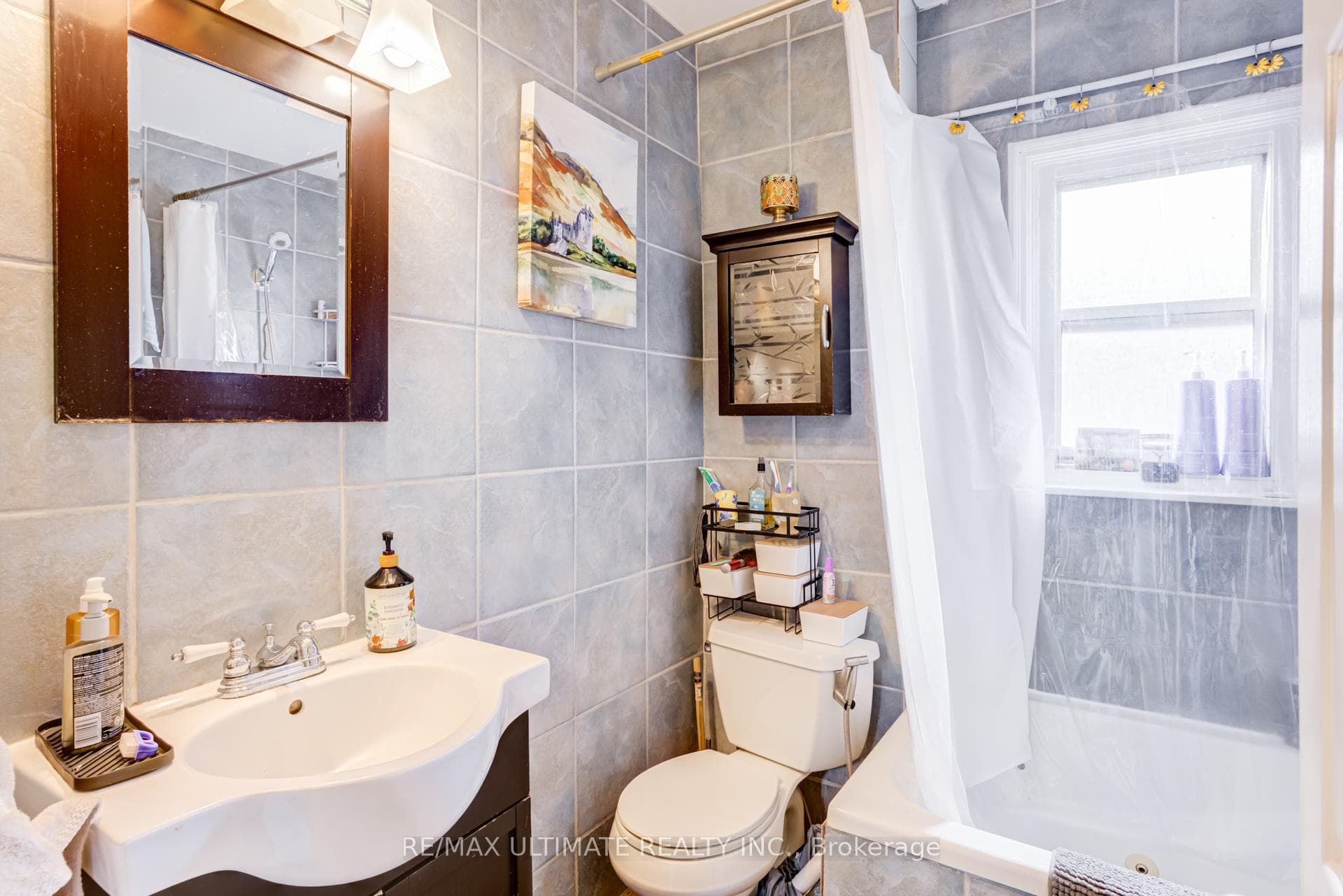 533 Kingston Road photo 41