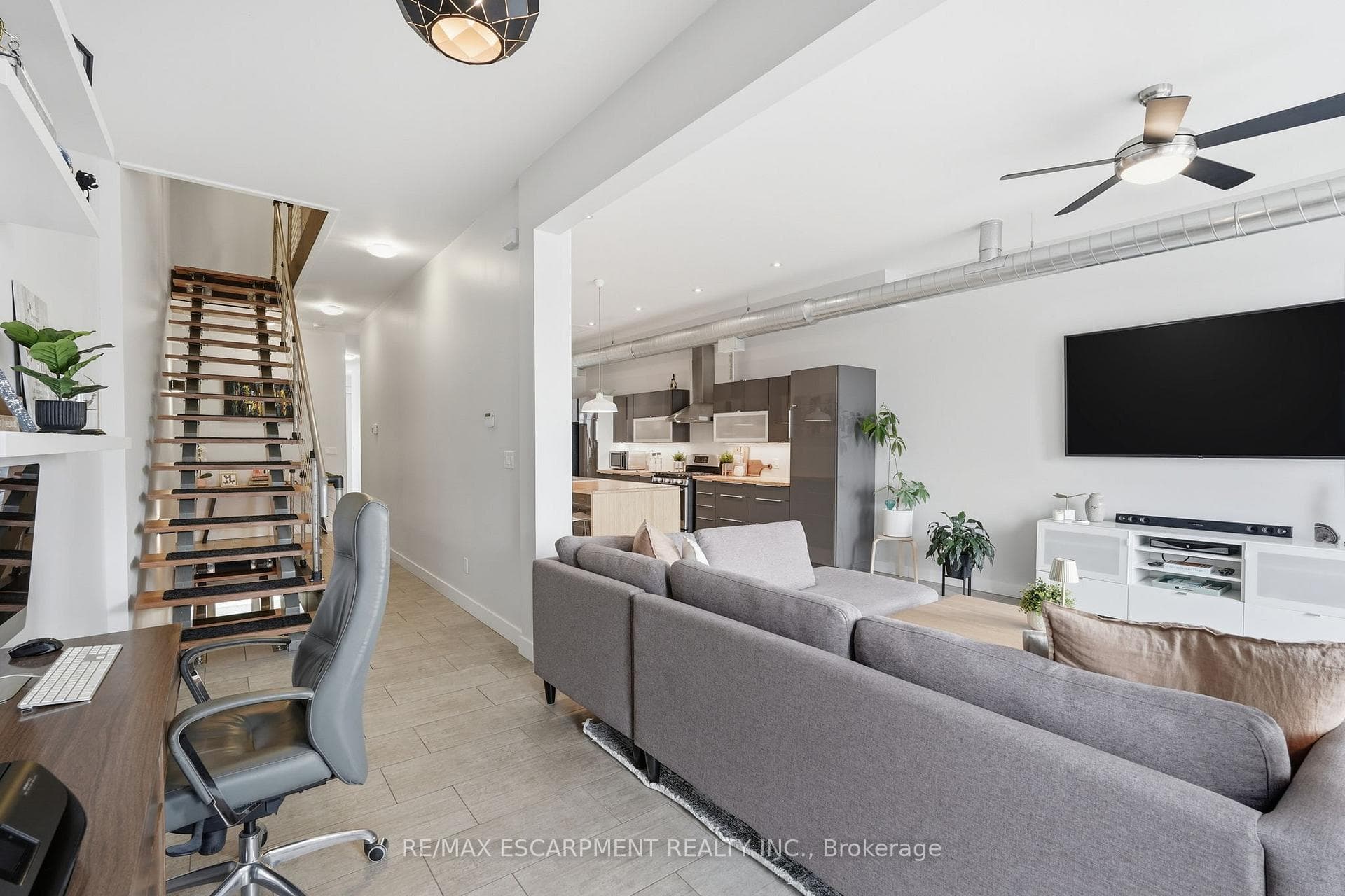 414 JOHN Street photo 13