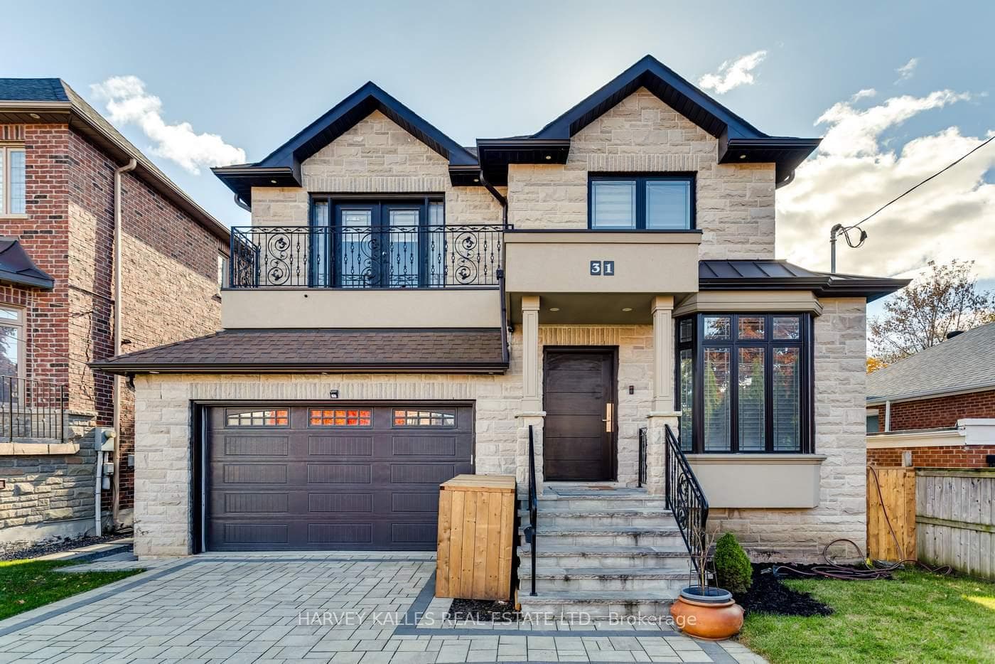 31 Regina Avenue photo 2