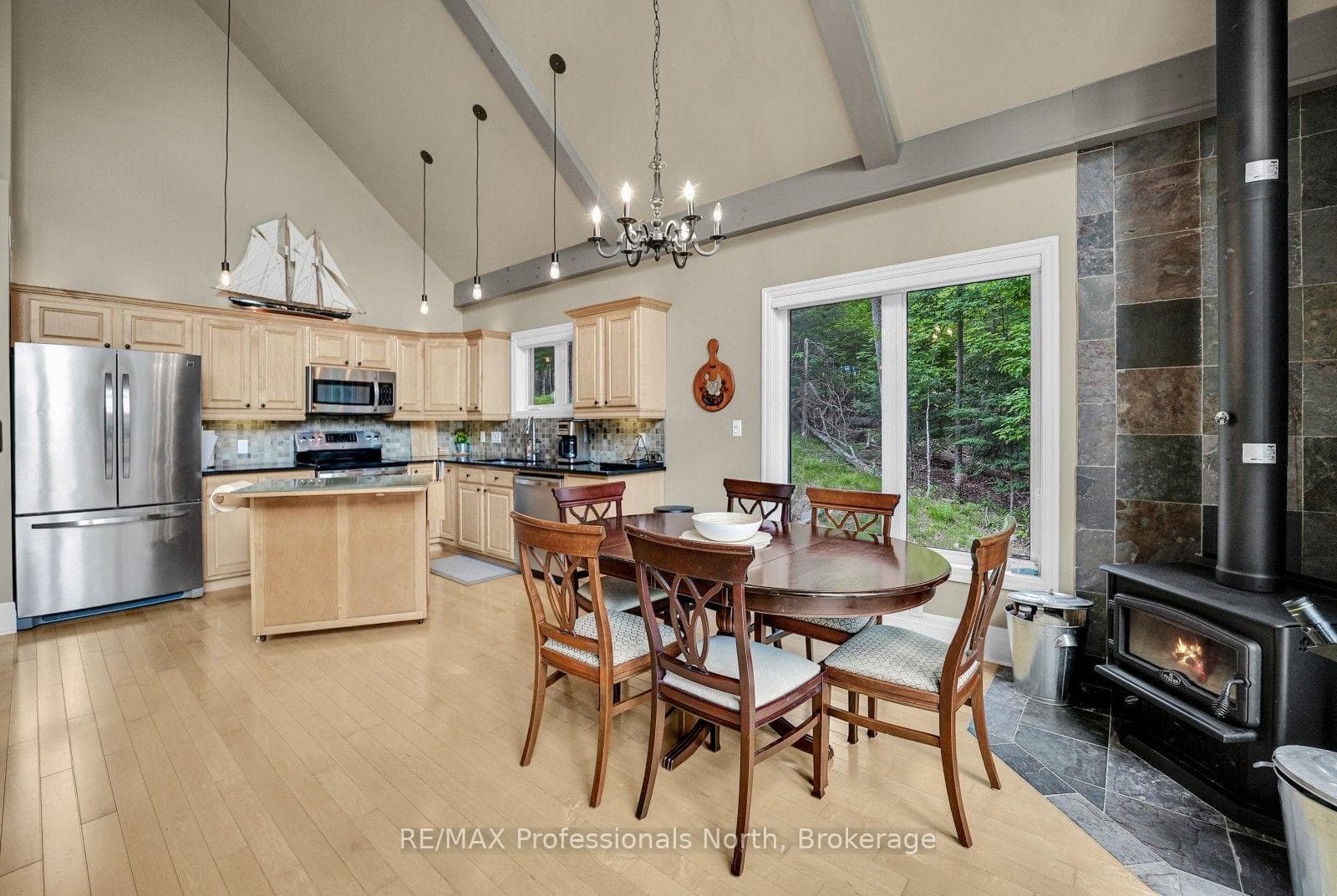 1311 Wonderland Road photo 11