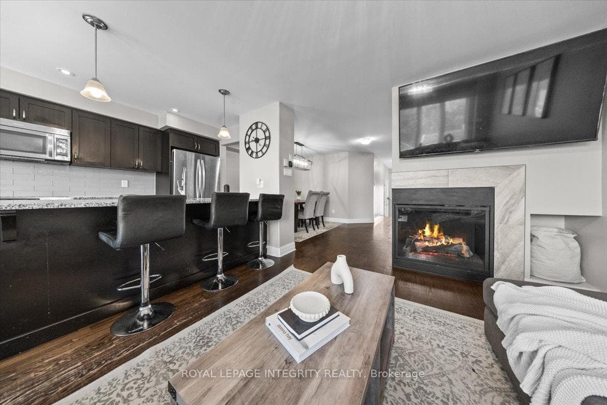 154 Woodhurst Crescent photo 4