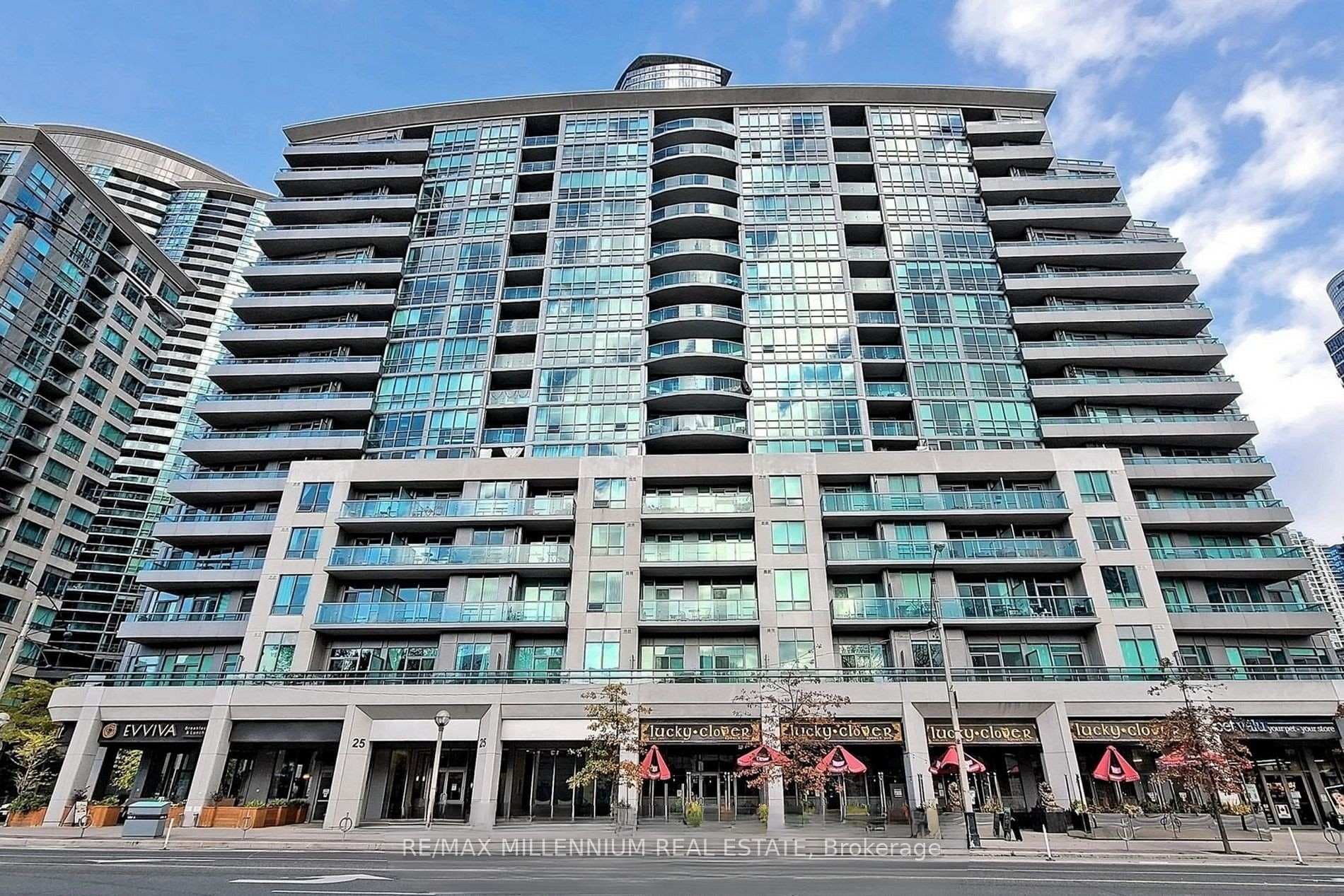25 Lower Simcoe Street Unit 1508 photo 2