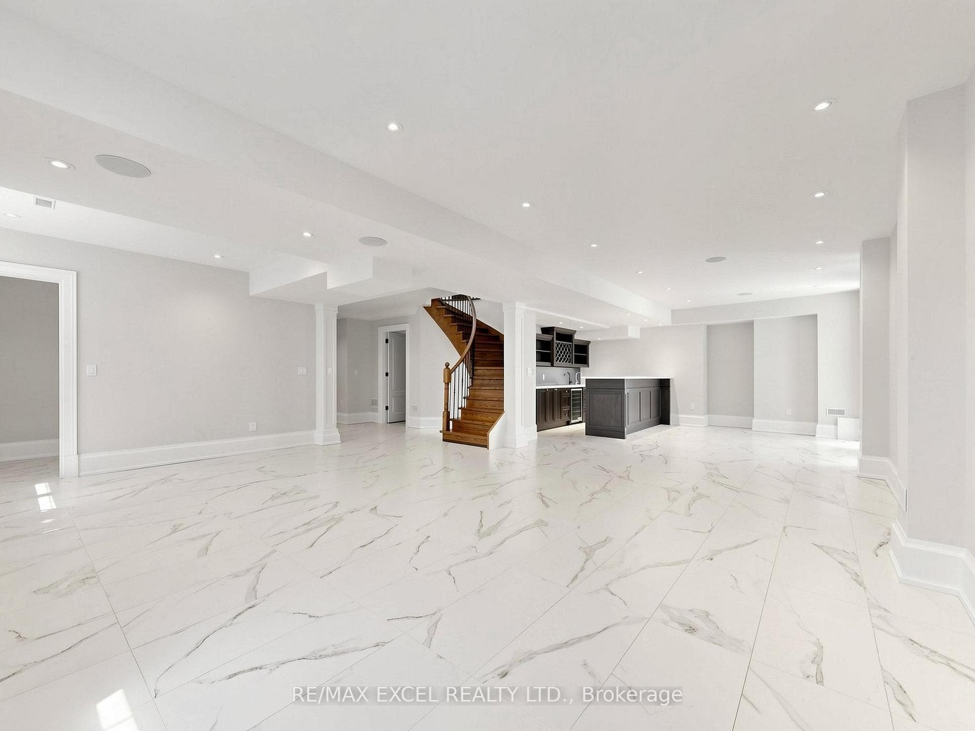 64 SUMMERFELDT Crescent photo 42