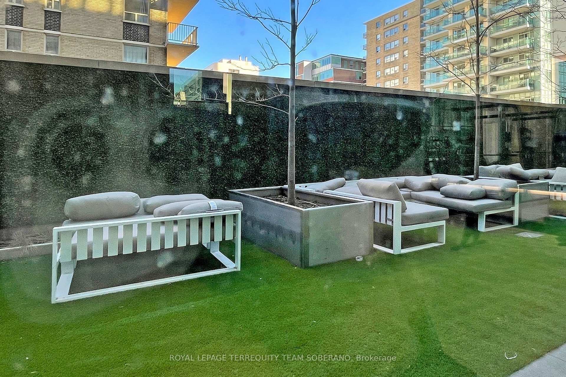 185 Roehampton Avenue Unit 1811 photo 38