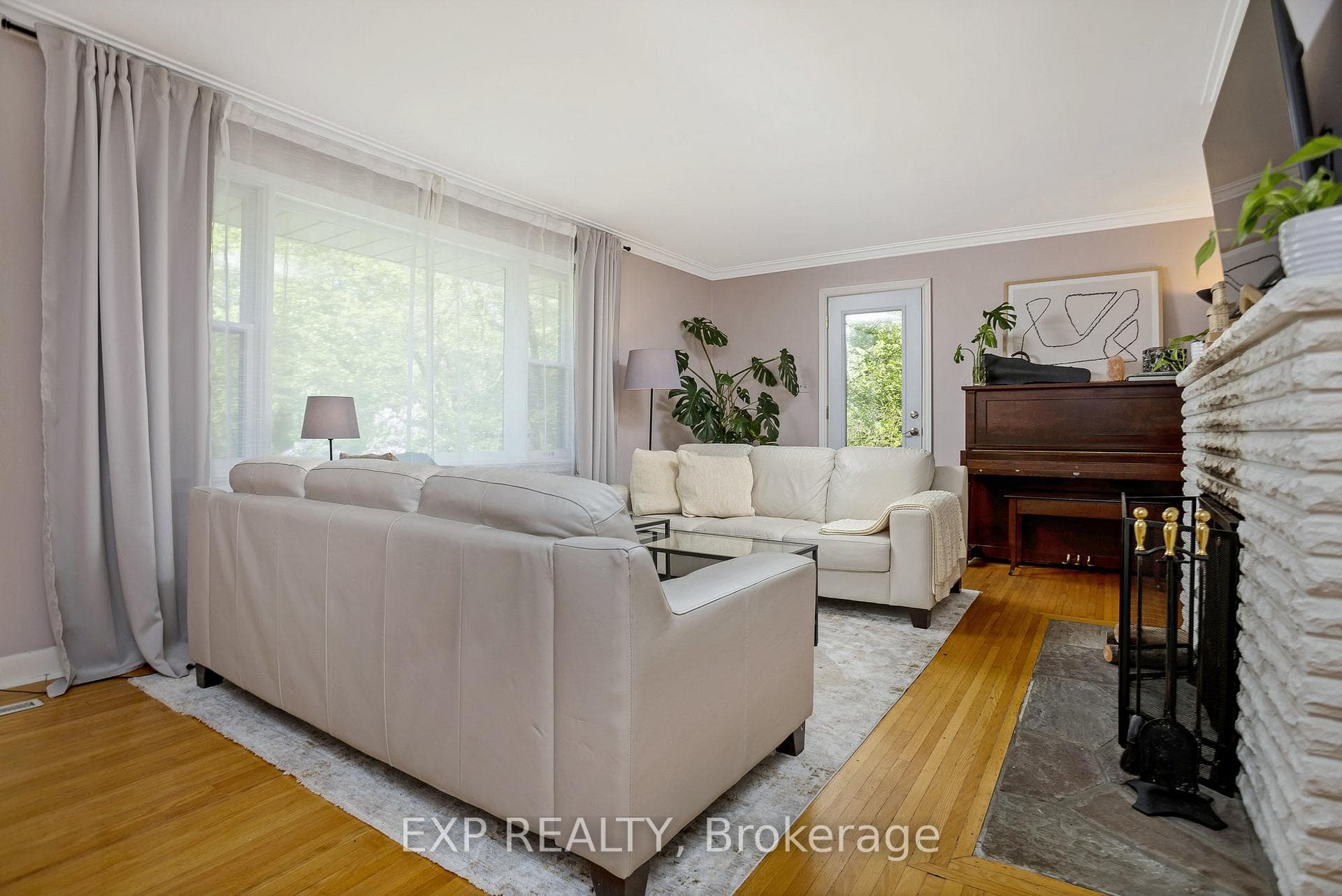 262 Alscot Crescent photo 11