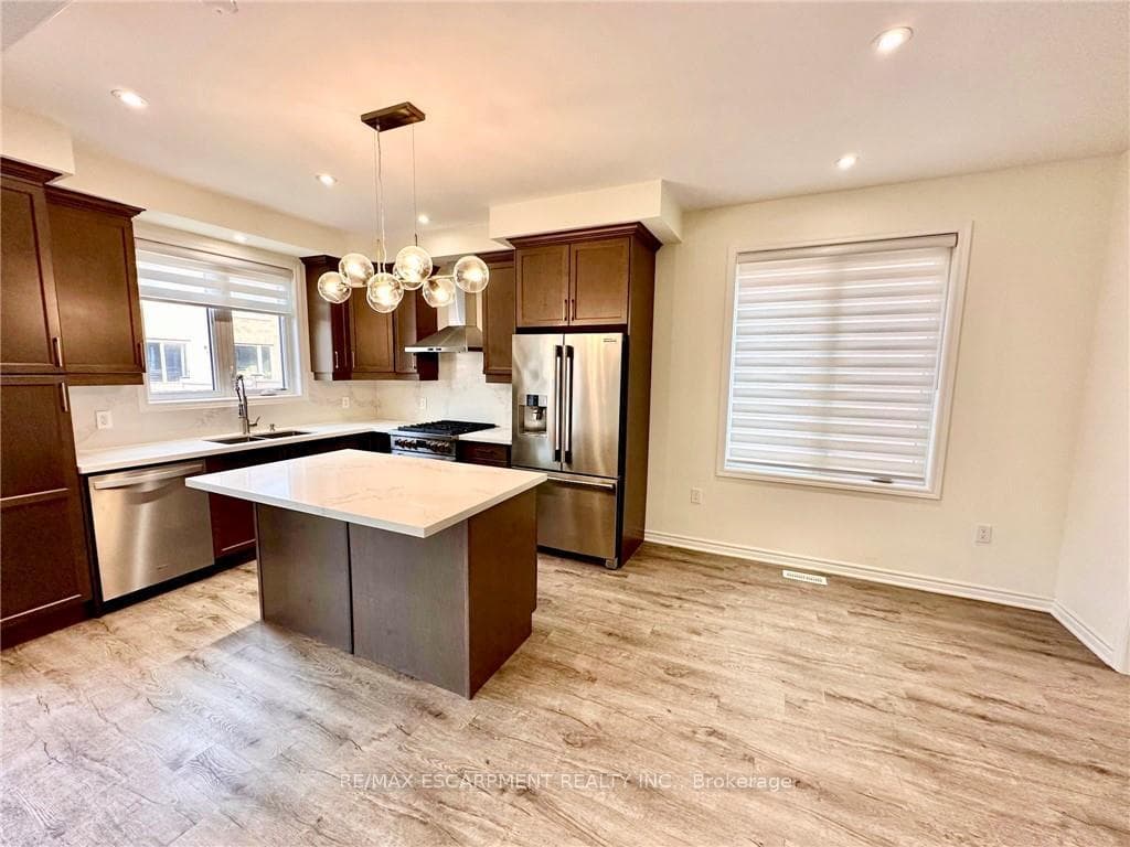 1364 Sycamore Gardens photo 6