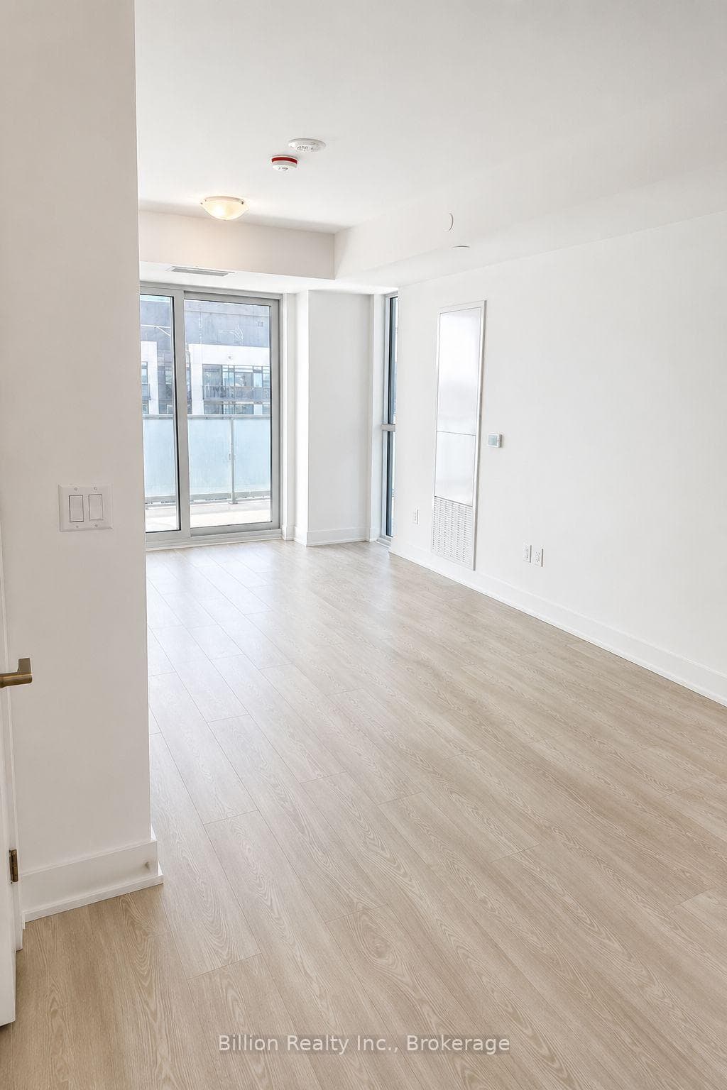 2545 Simcoe Street Unit 2616 photo 4