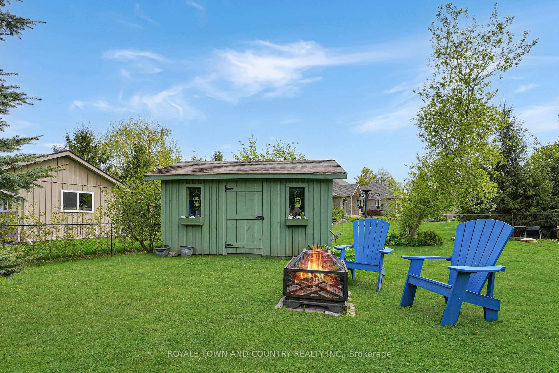 216 Lindsay Street photo 37