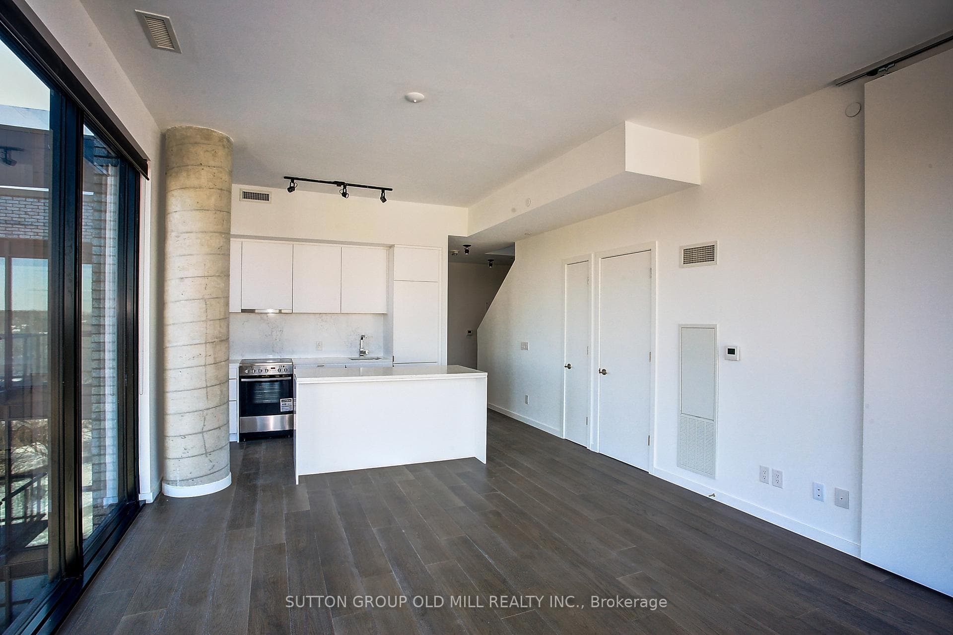 7 Smith Crescent Unit 819 photo 11