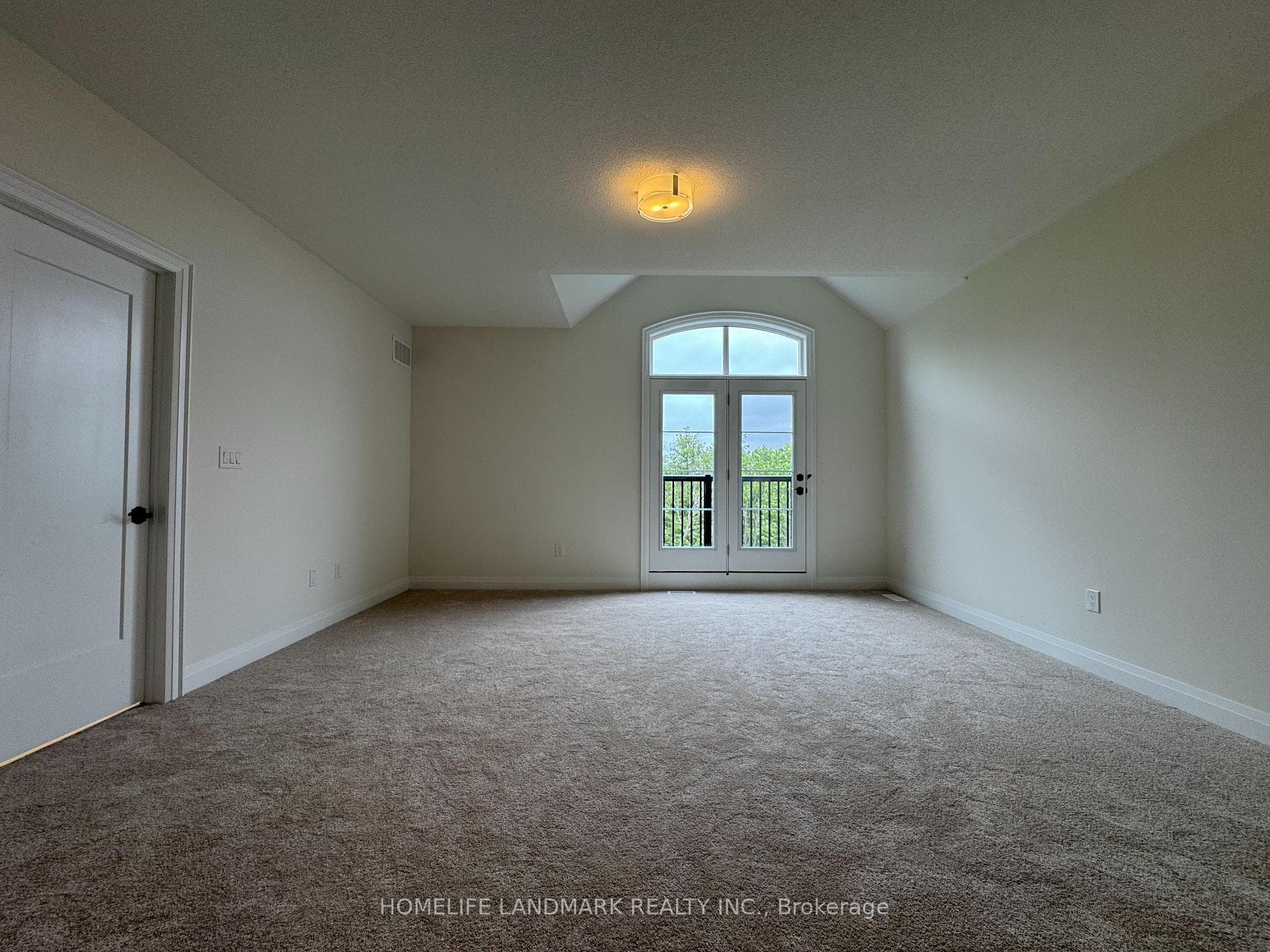 73 West Village Lane photo 24