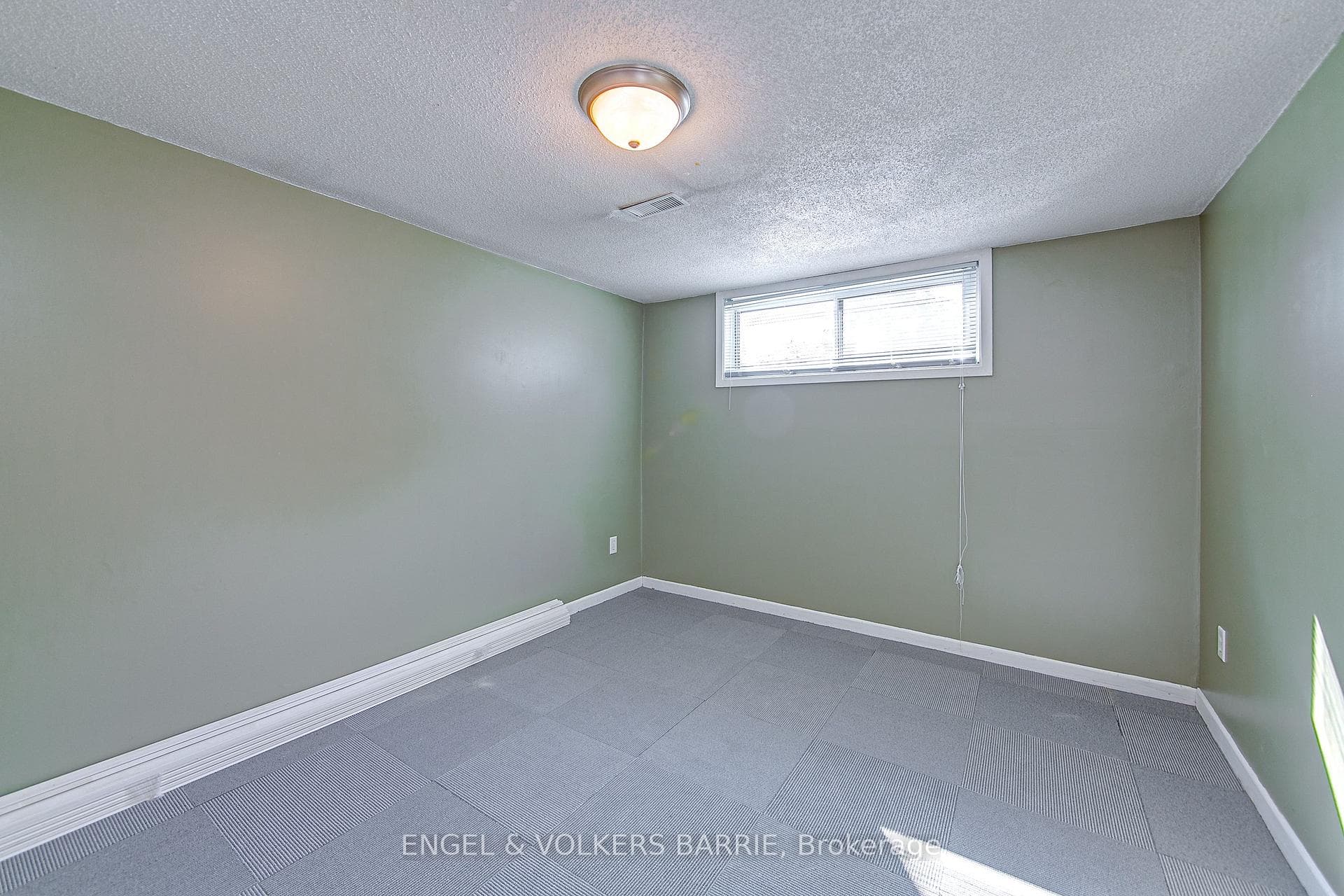 144 Cundles Road photo 25