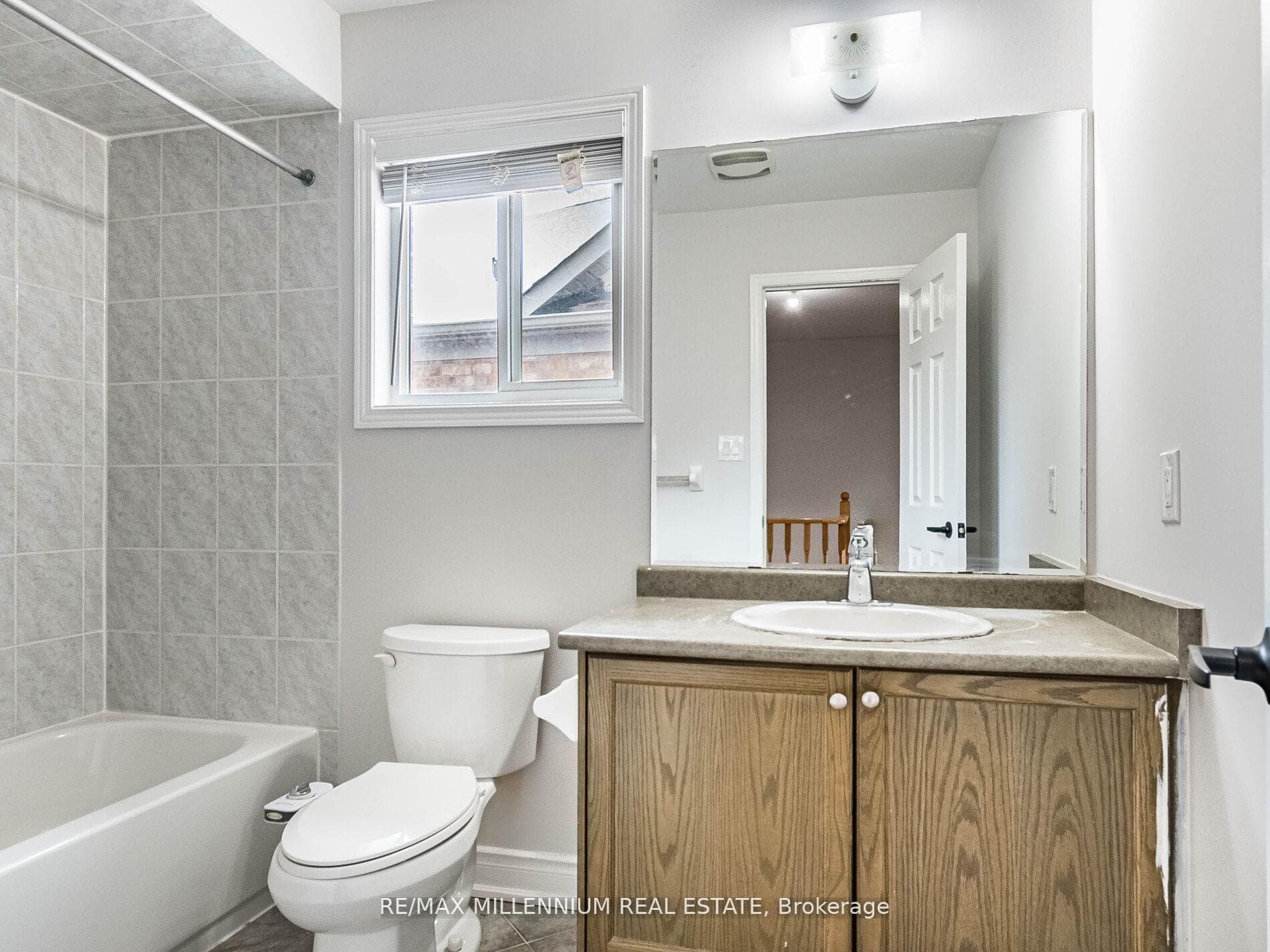 9 Revelstoke Place photo 29