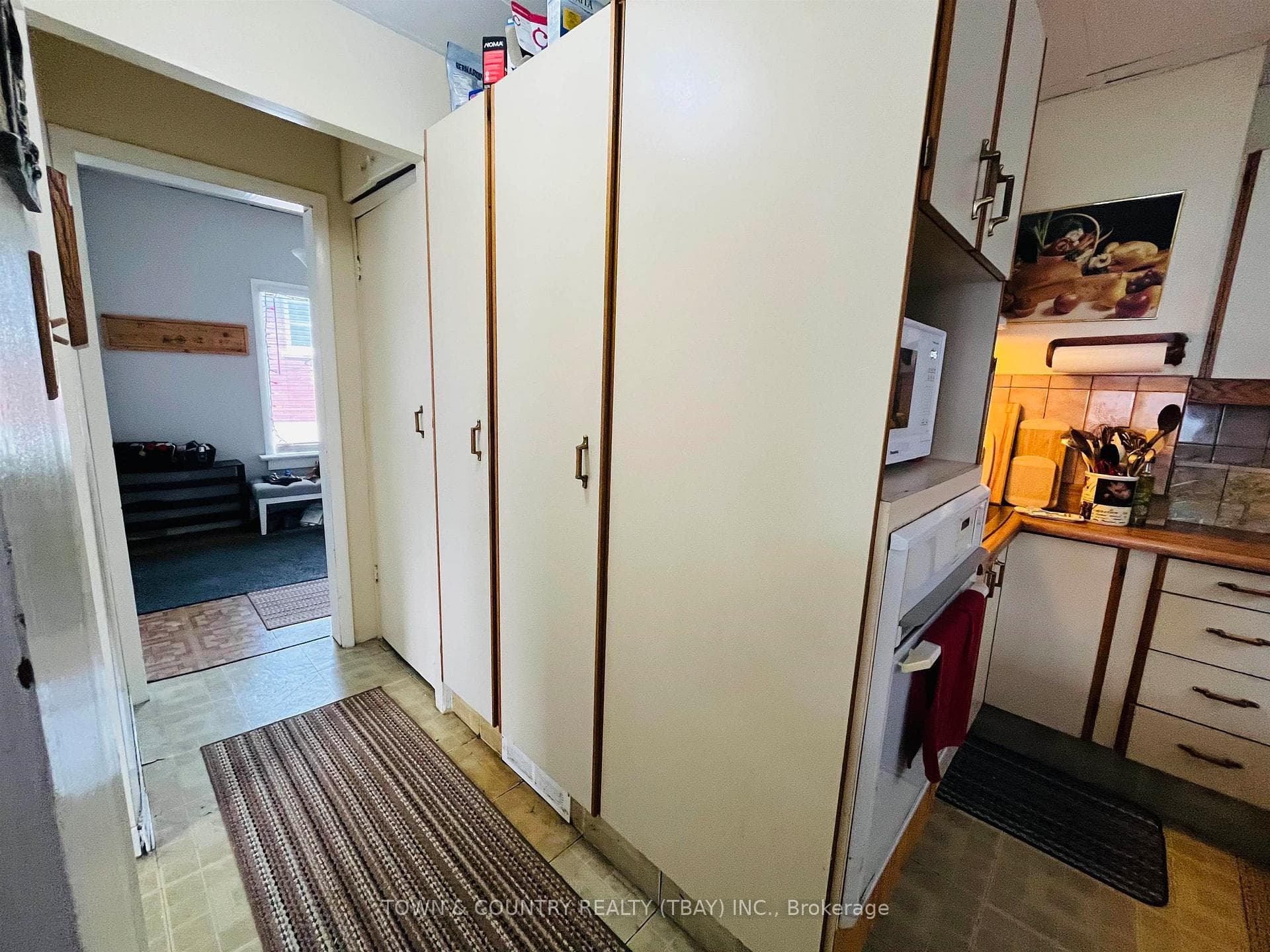 89 Parsons Avenue photo 6