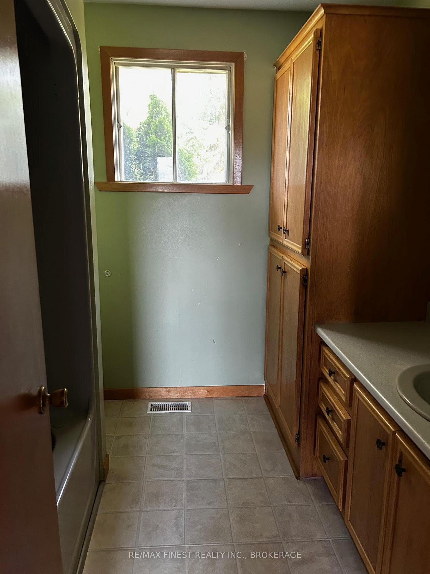 220 Eden Grove Road photo 9