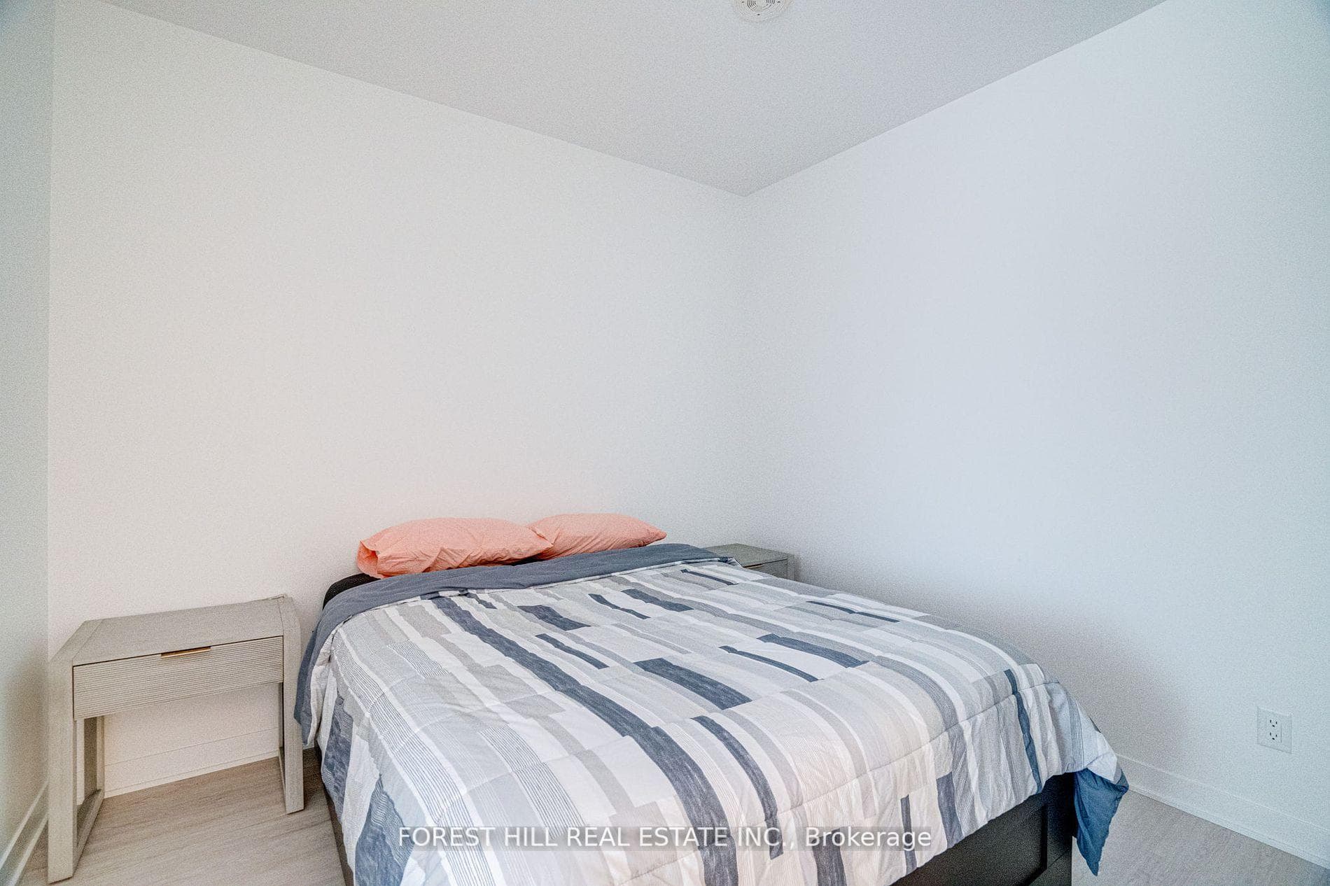 185 Alberta Avenue Unit 209 photo 4