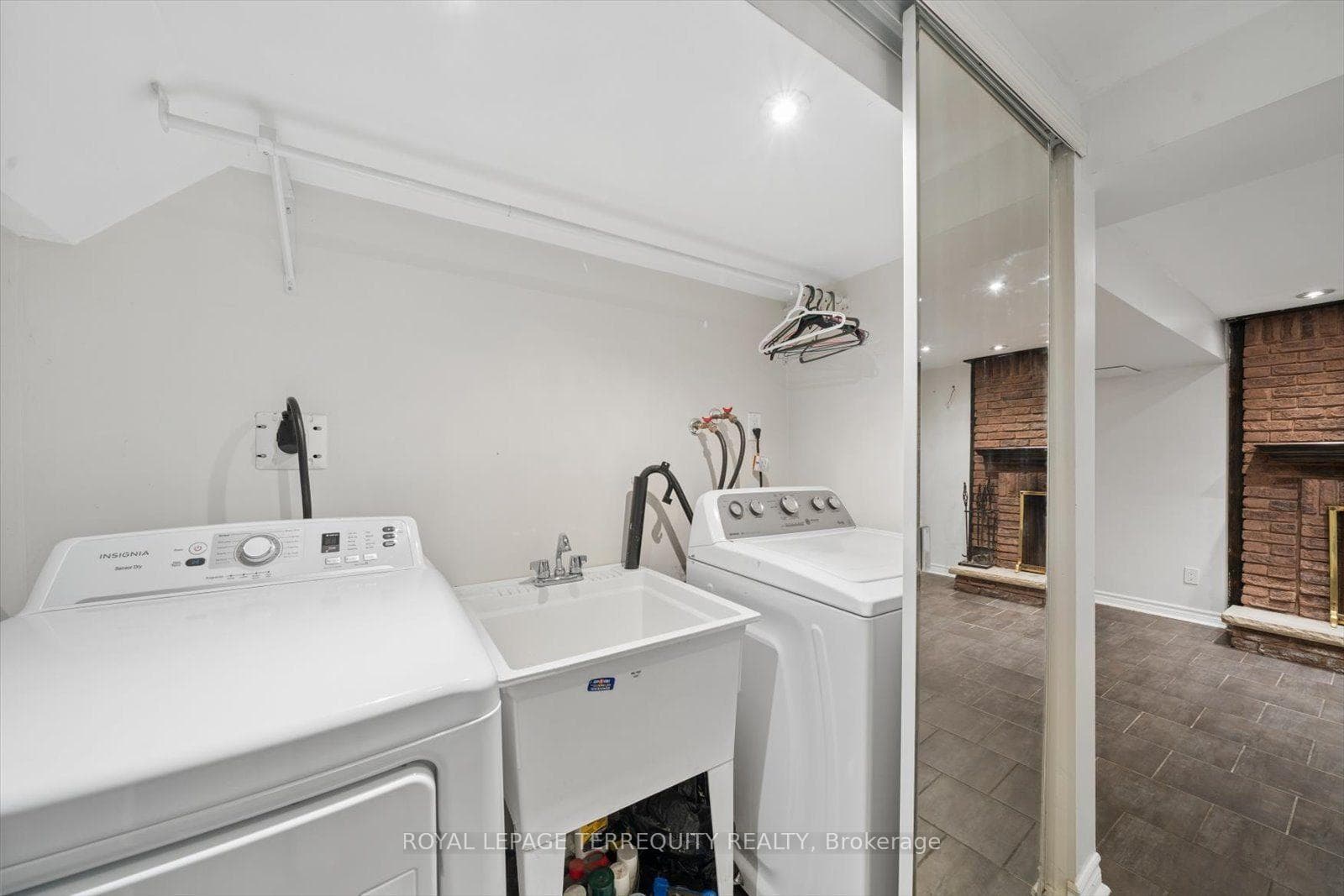 1825 Hyde Mill Crescent photo 45