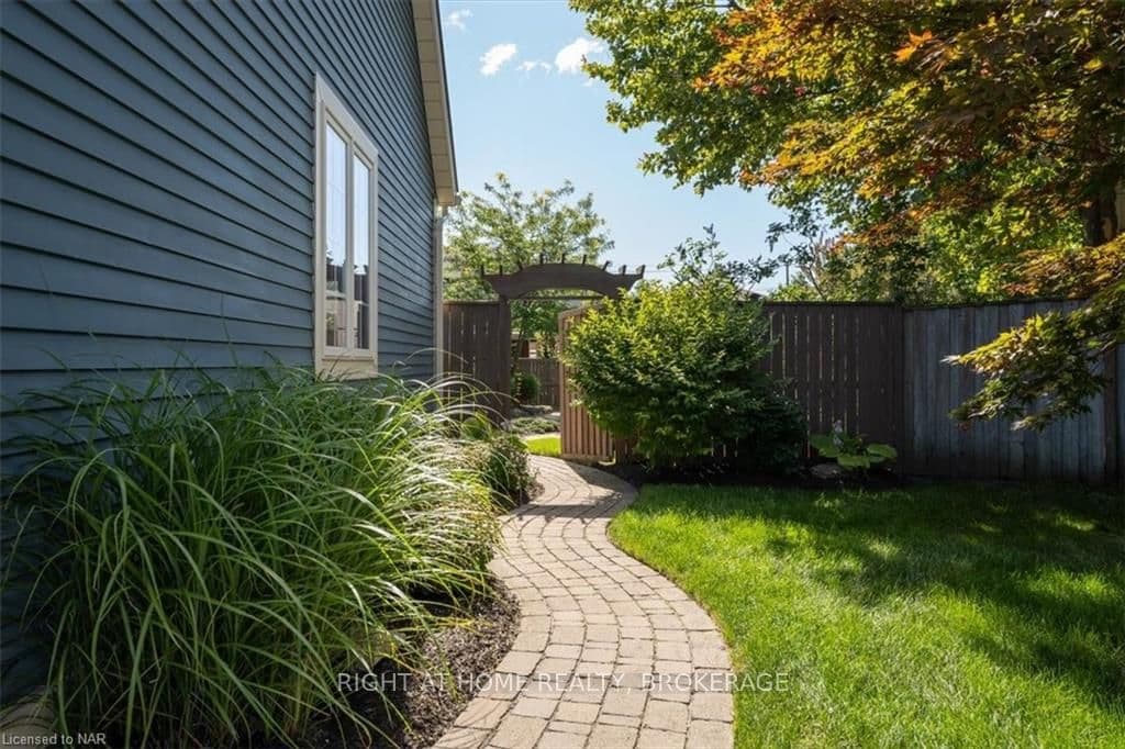 56 MCCAFFERY Crescent photo 5