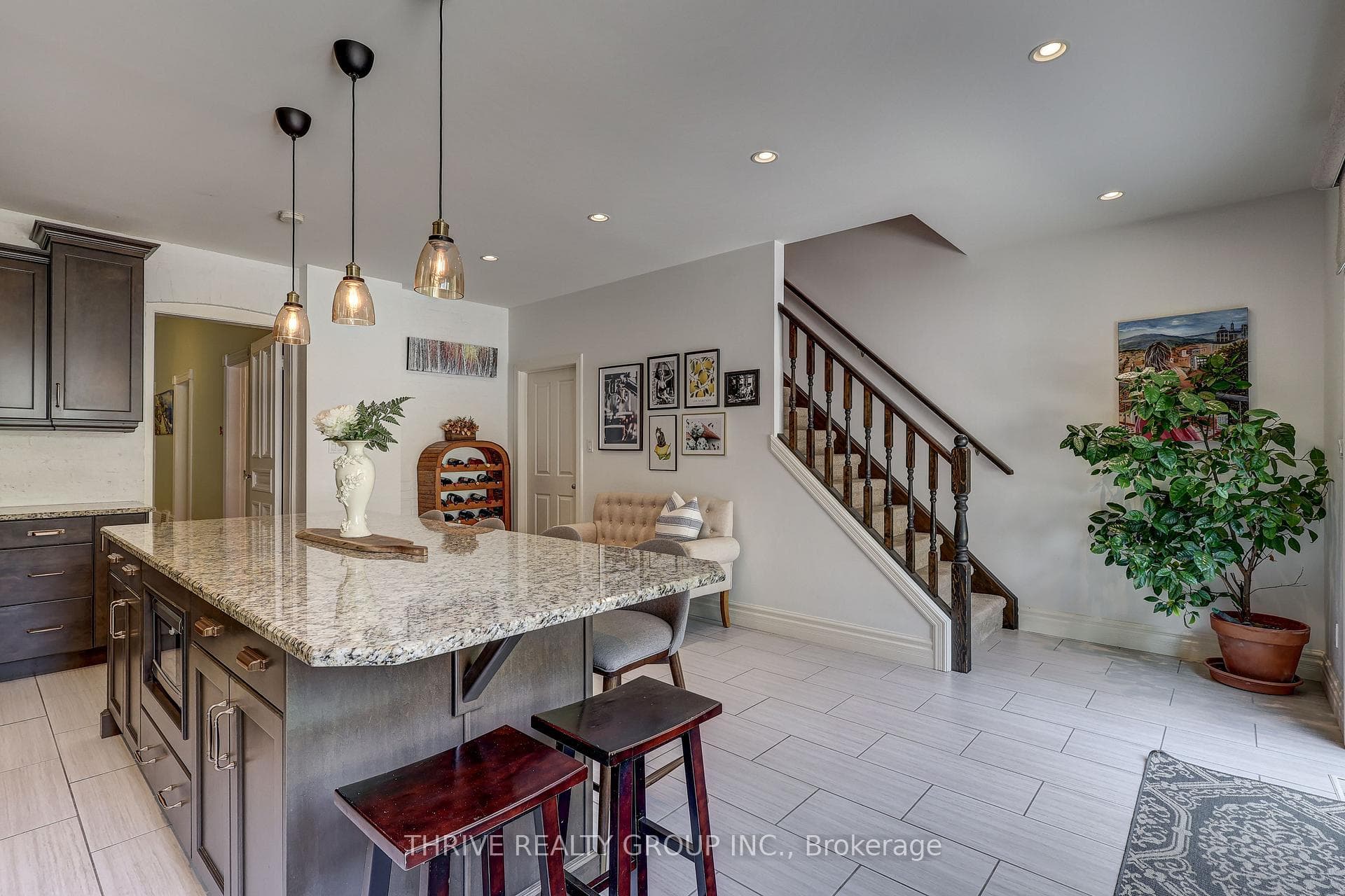 866 William Street photo 24