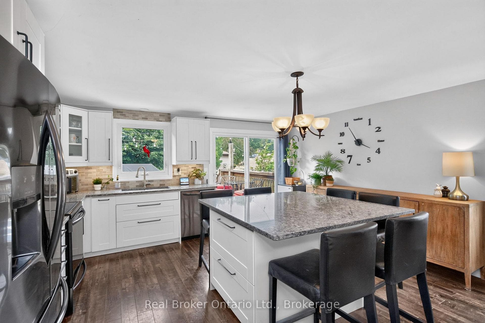 723 Algonquin Drive photo 7