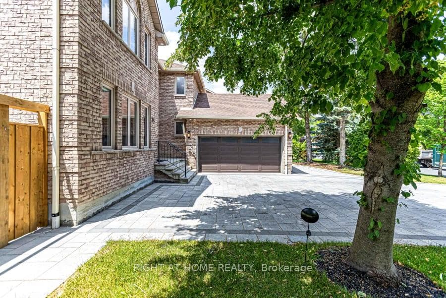 35 Harmony Hill Crescent photo 3
