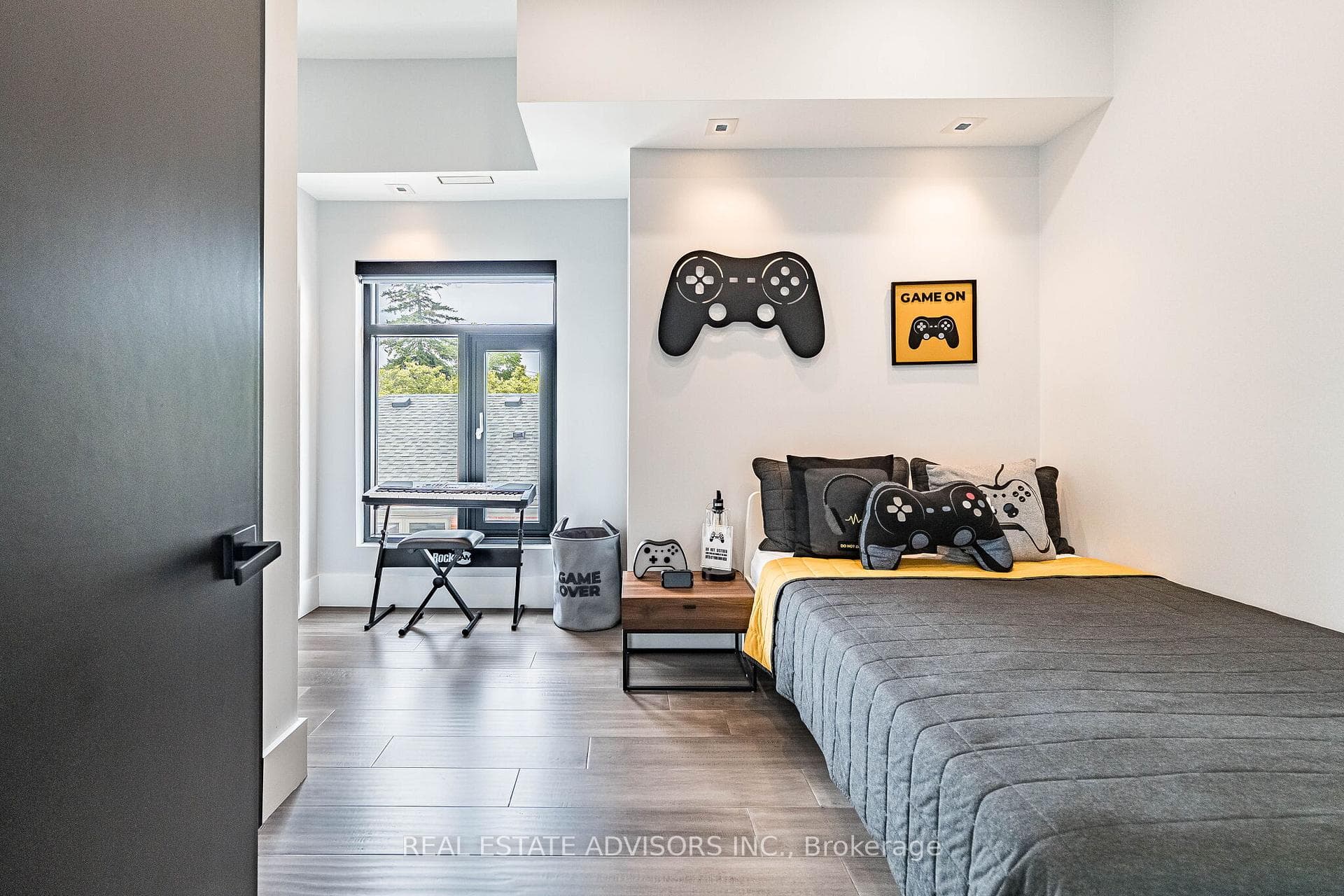 3rd Bedroom with shared Bathroom