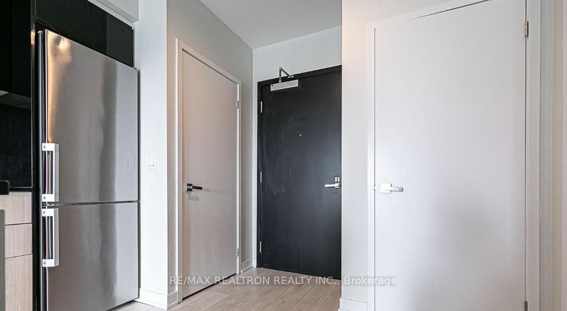 31 Tippett Road Unit 636 photo 8