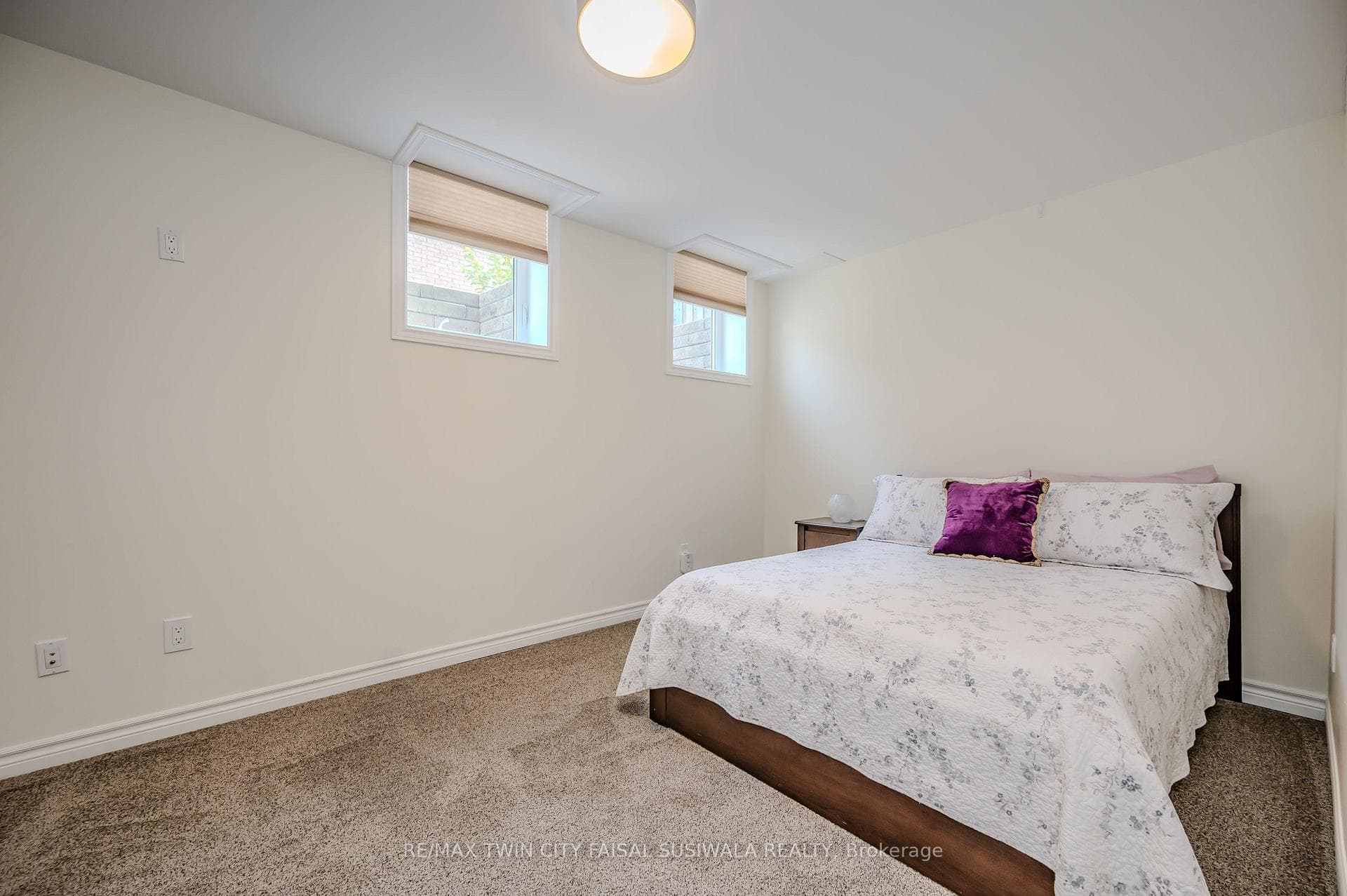 490 Vaughan Court photo 31