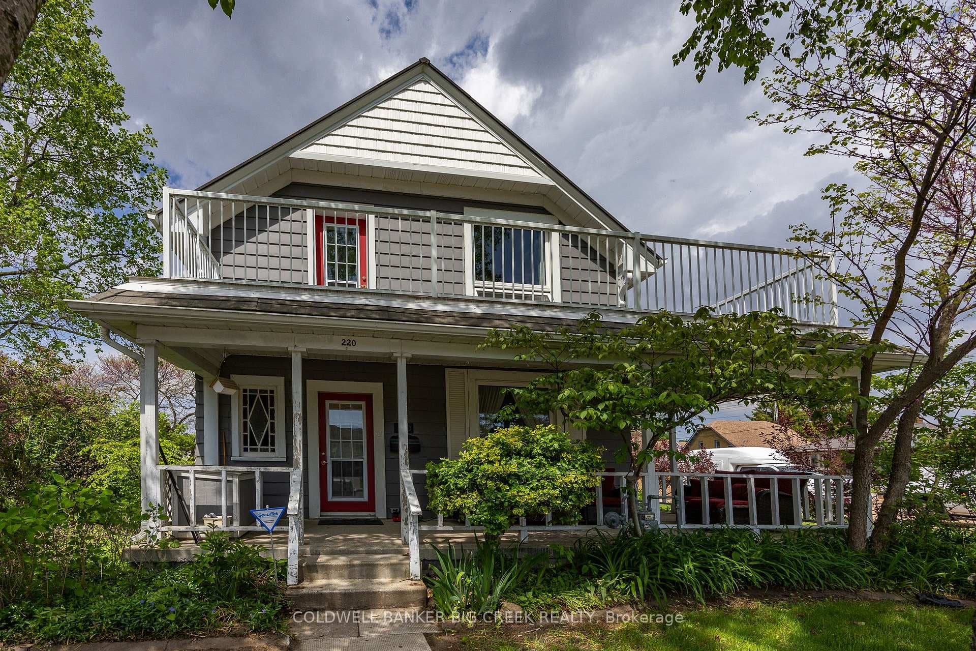 220 Queen Street photo 1