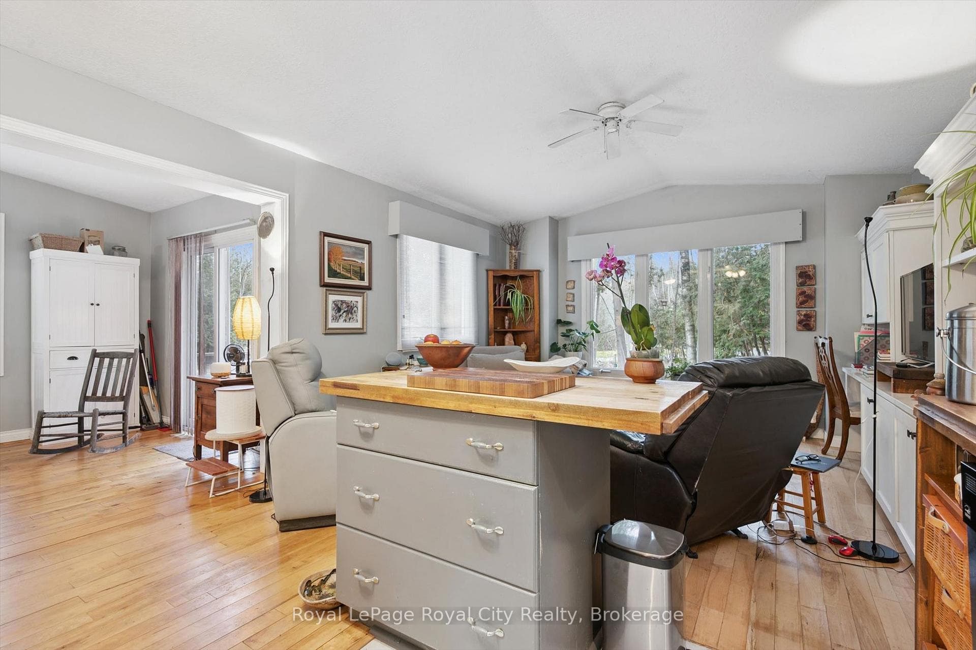 10 Spruce Avenue photo 17