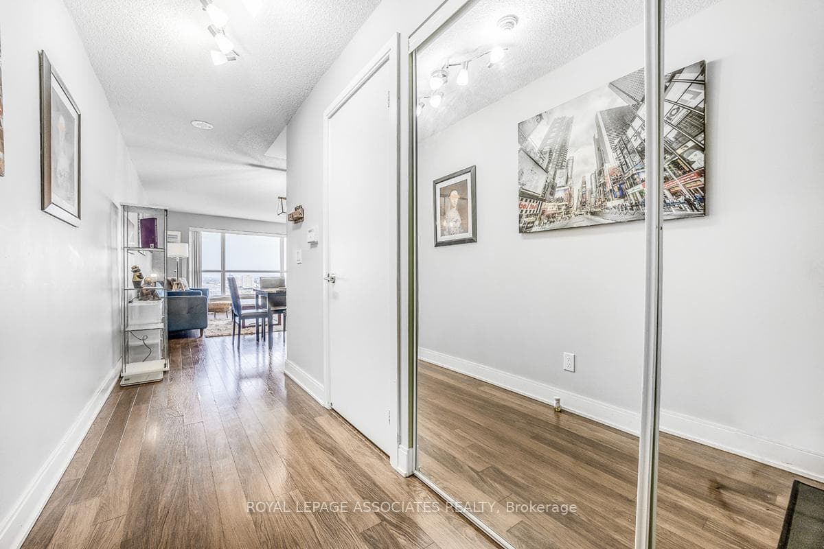 125 Village Green Square Unit 3512 photo 6