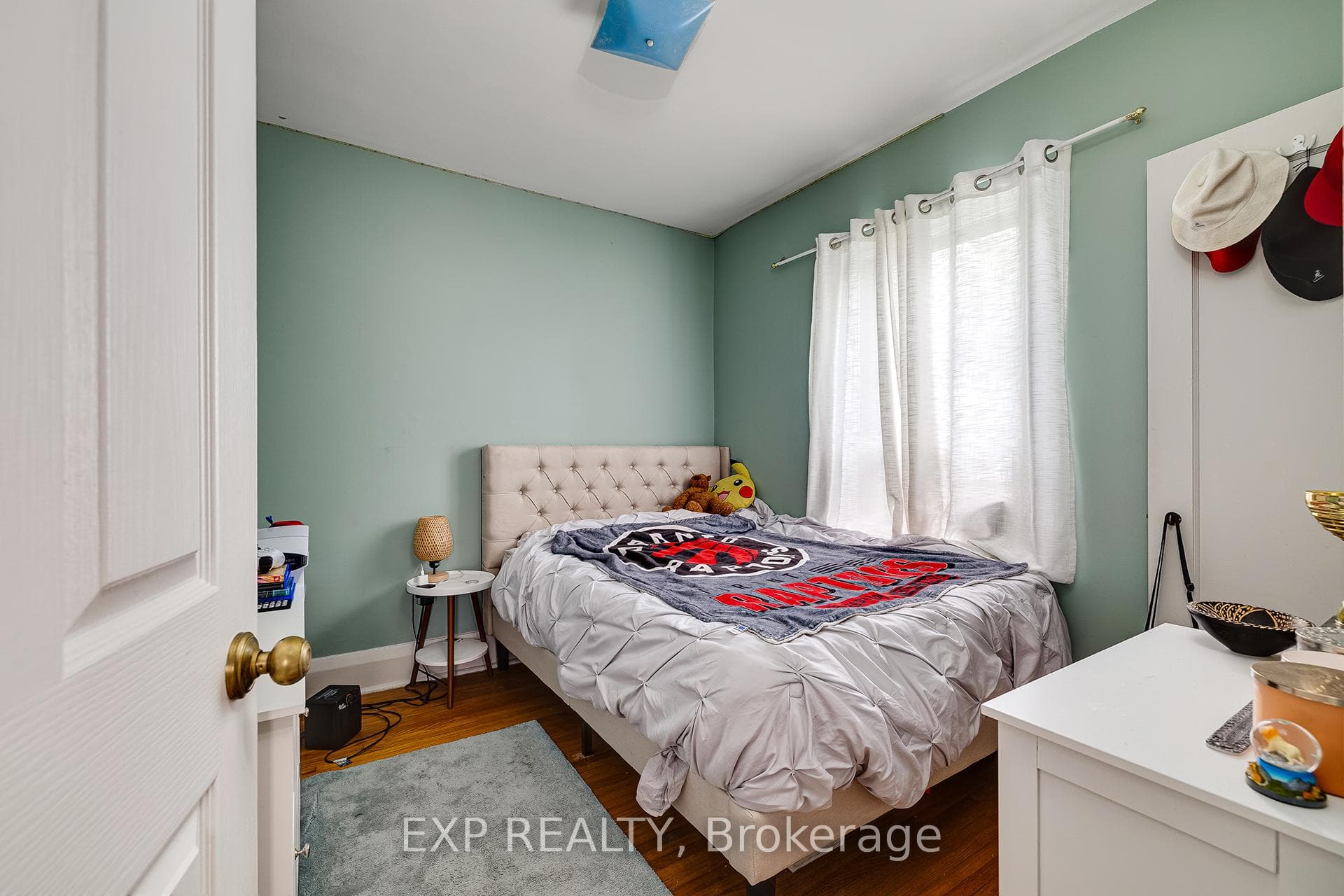 284 Melrose Street photo 15