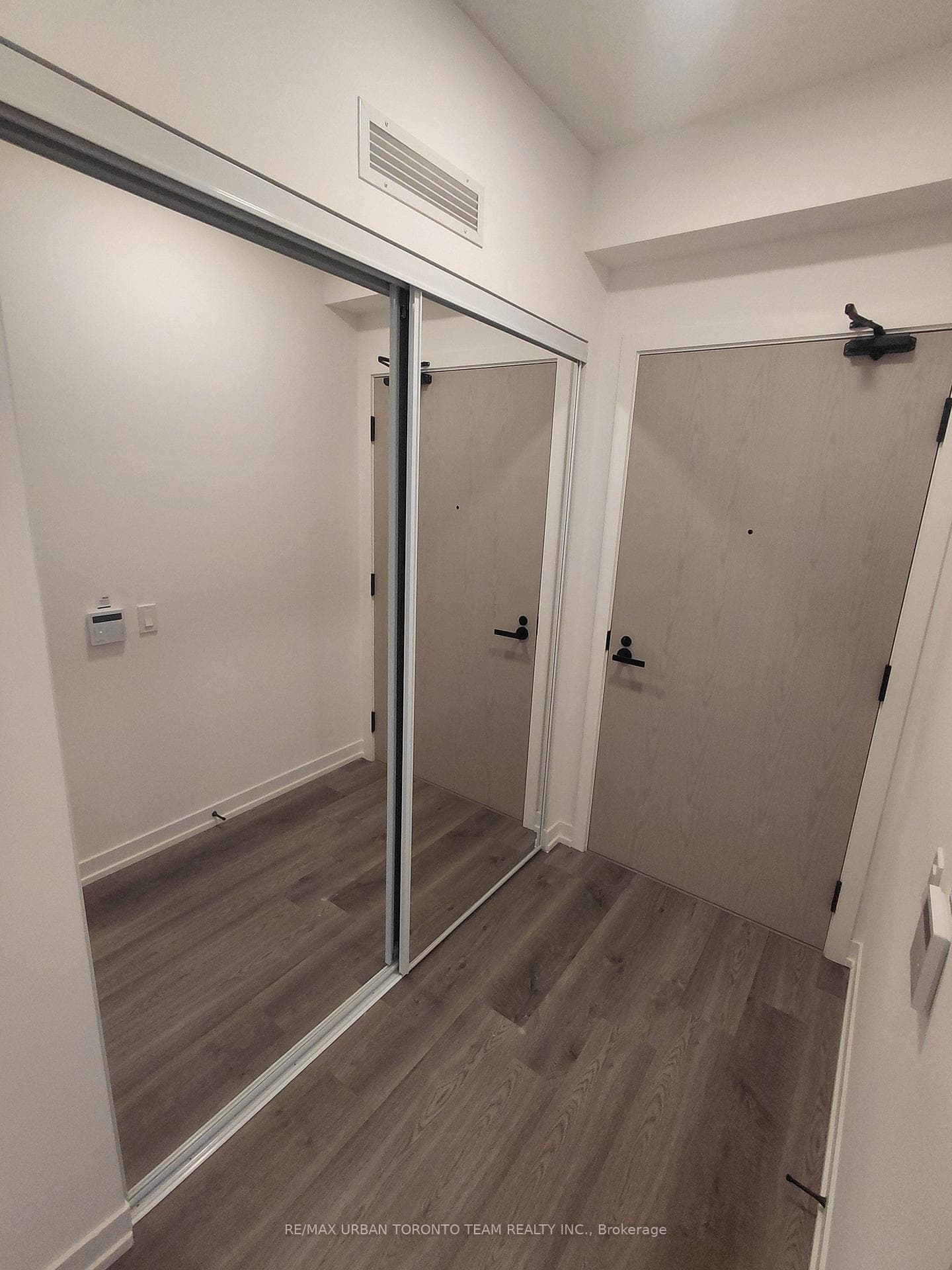 8 Interchange Way Unit 512 photo 12