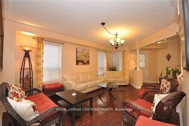 426 Orange Walk Crescent photo 3