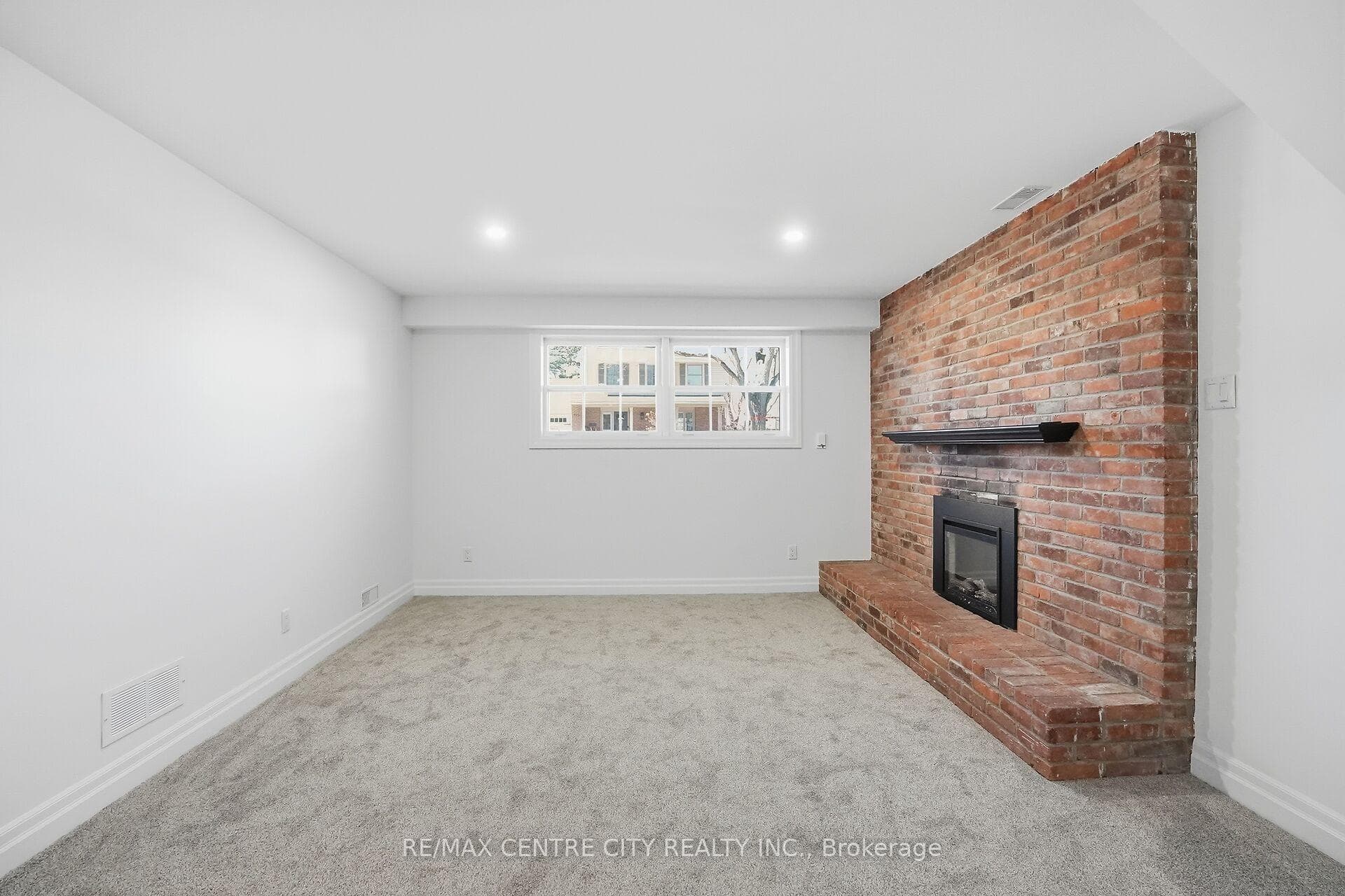 937 Fontaine Road photo 31
