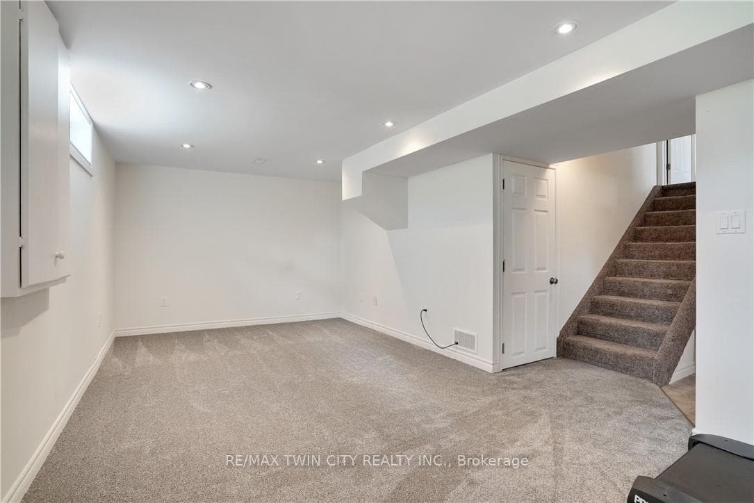 46 Chippewa Avenue photo 21